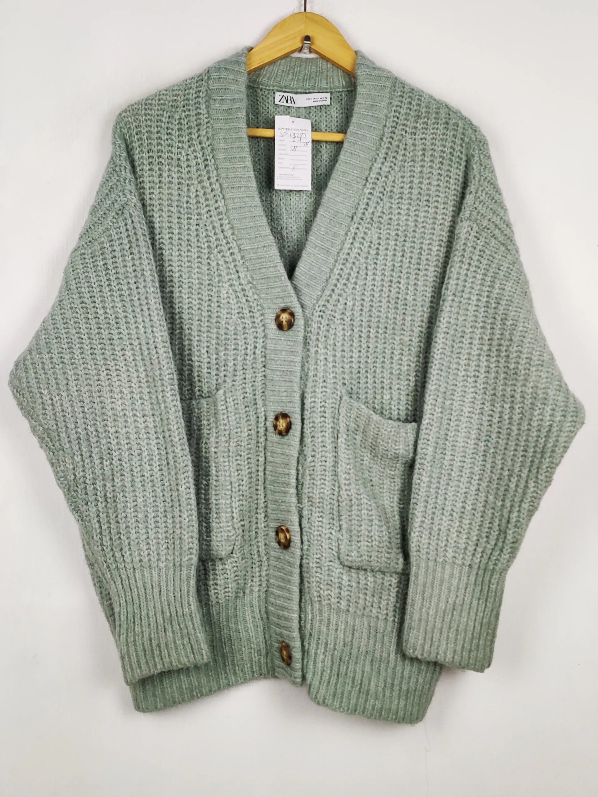 Buy online pre-used pre-loved 100% authentic & Original branded Zara (LS-18257) available in Pakistan. Top international brands avilable.