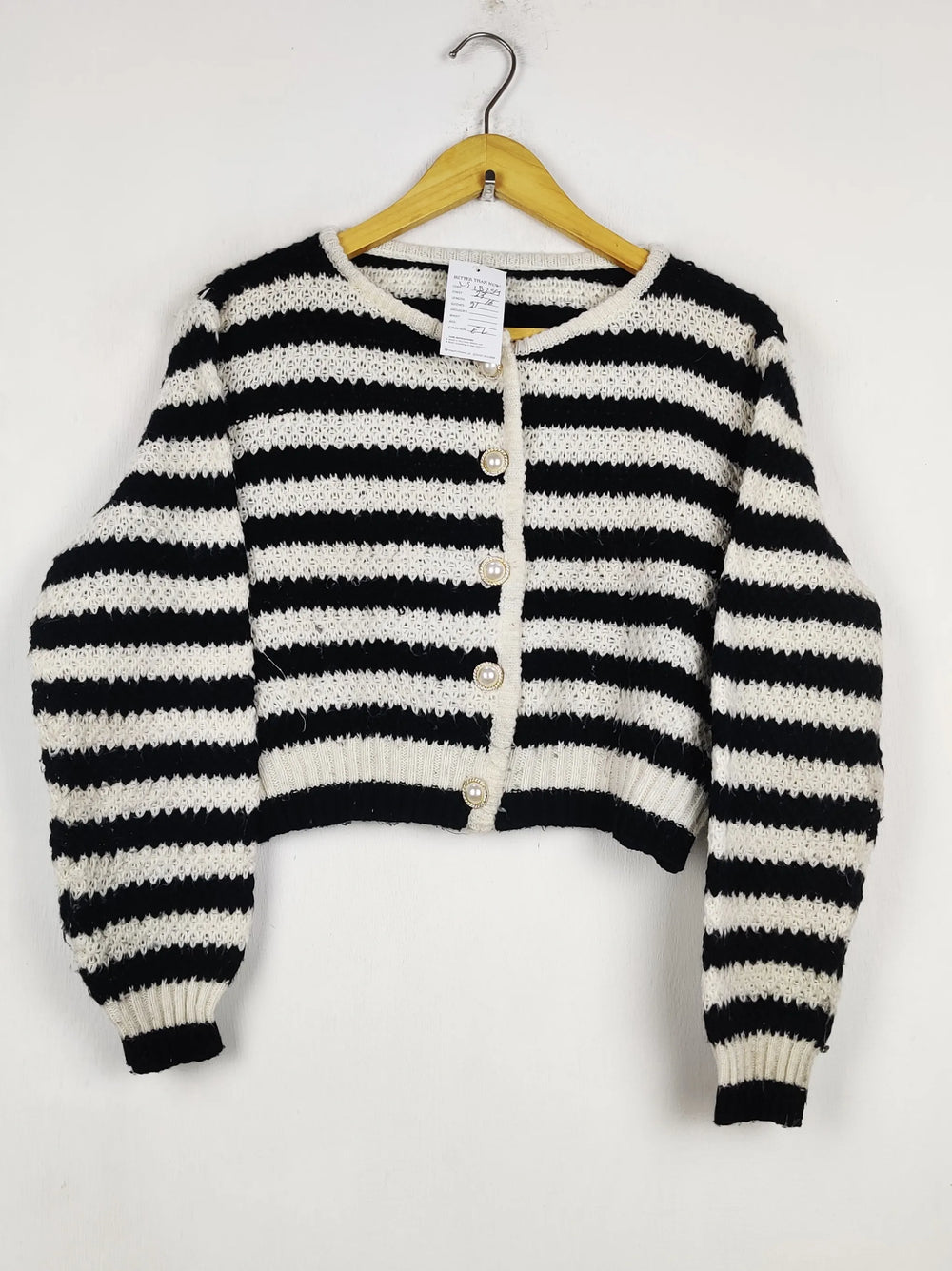 Buy online pre-used pre-loved 100% authentic & Original branded Unknown Brand (LS-18259) available in Pakistan. Top international brands avilable.