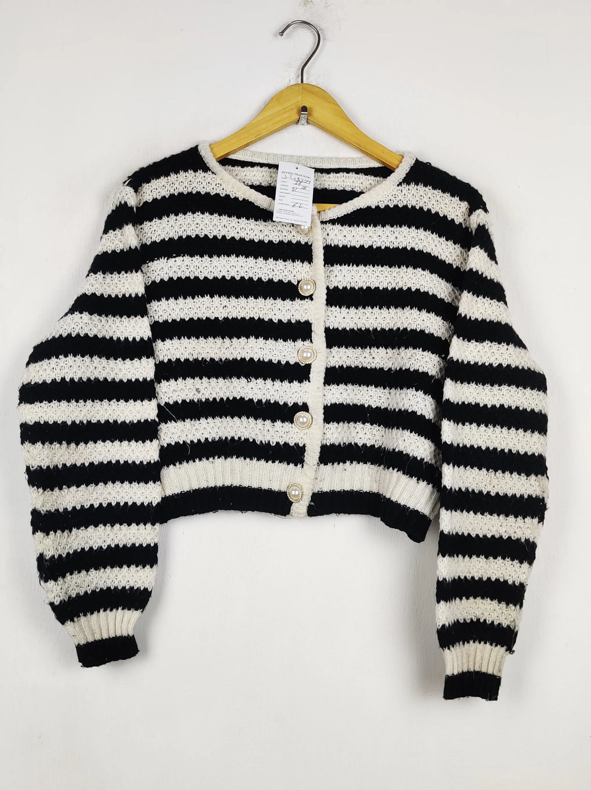 Buy online pre-used pre-loved 100% authentic & Original branded Unknown Brand (LS-18259) available in Pakistan. Top international brands avilable.