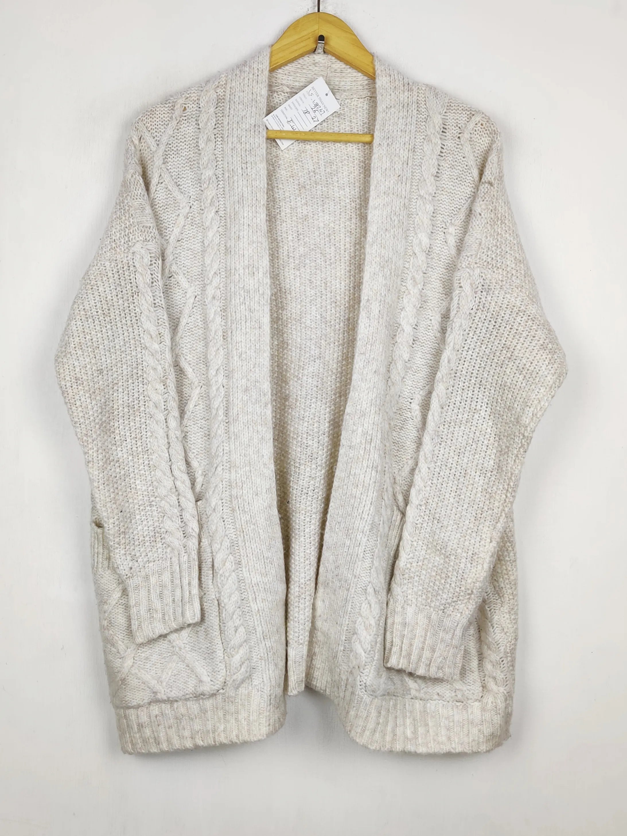 Buy online pre-used pre-loved 100% authentic & Original branded Unknown Brand (LS-18267) available in Pakistan. Top international brands avilable.