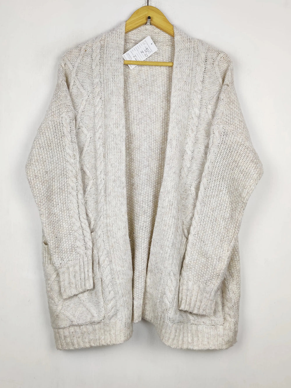 Buy online pre-used pre-loved 100% authentic & Original branded Unknown Brand (LS-18267) available in Pakistan. Top international brands avilable.