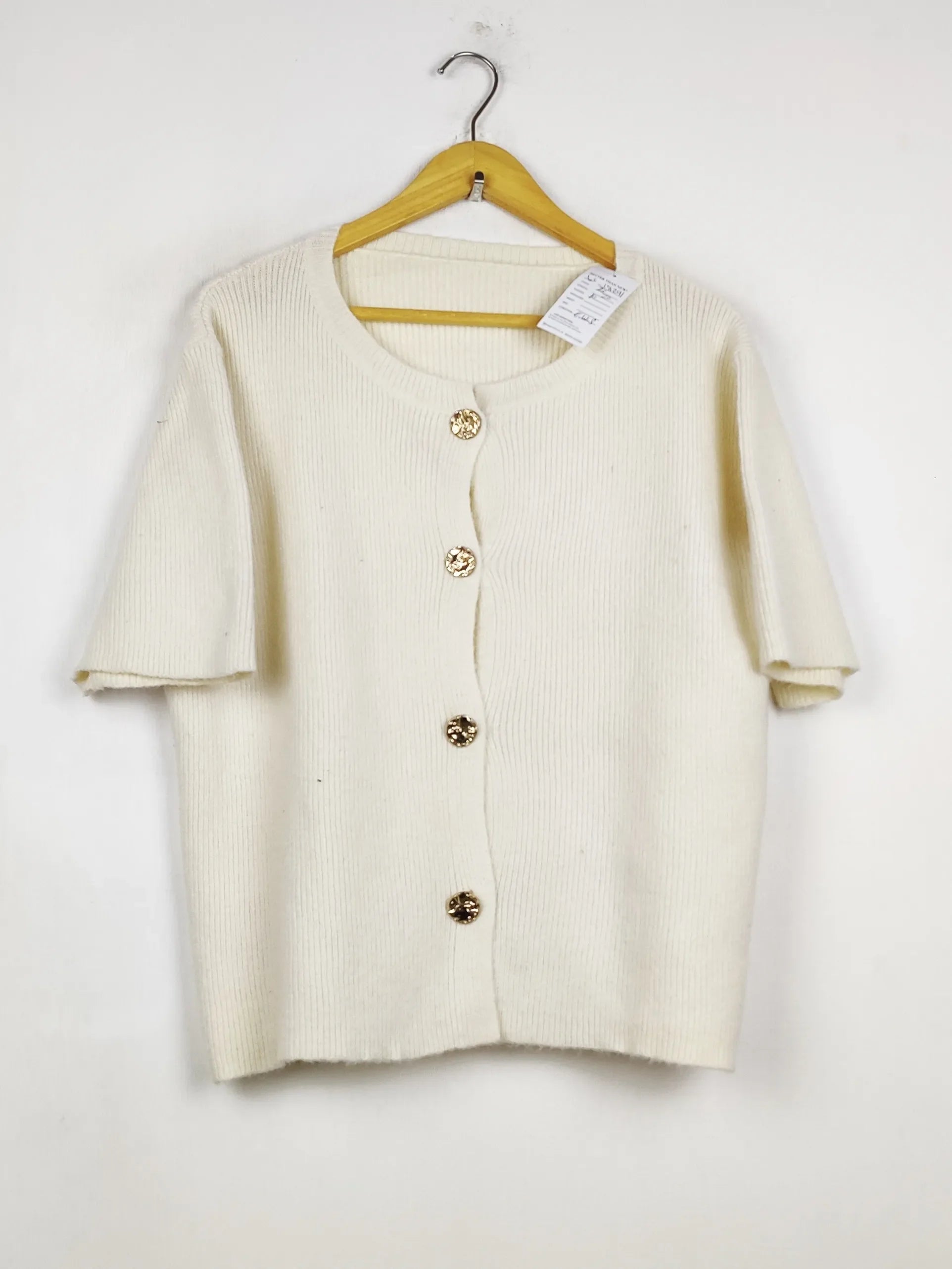 Buy online pre-used pre-loved 100% authentic & Original branded Unknown Brand (LS-18291) available in Pakistan. Top international brands avilable.