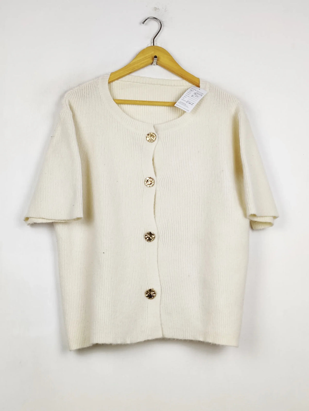Buy online pre-used pre-loved 100% authentic & Original branded Unknown Brand (LS-18291) available in Pakistan. Top international brands avilable.