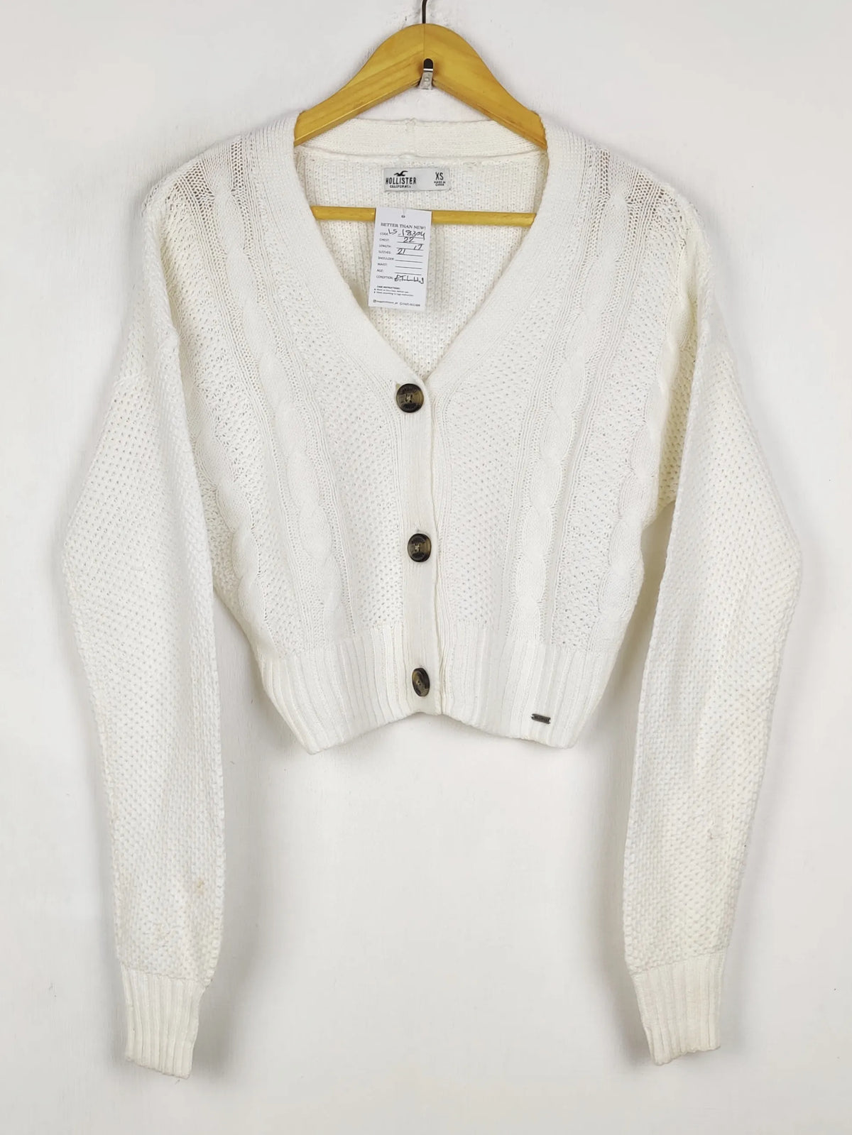 Buy online pre-used pre-loved 100% authentic & Original branded Hollister (LS-18304) available in Pakistan. Top international brands avilable.