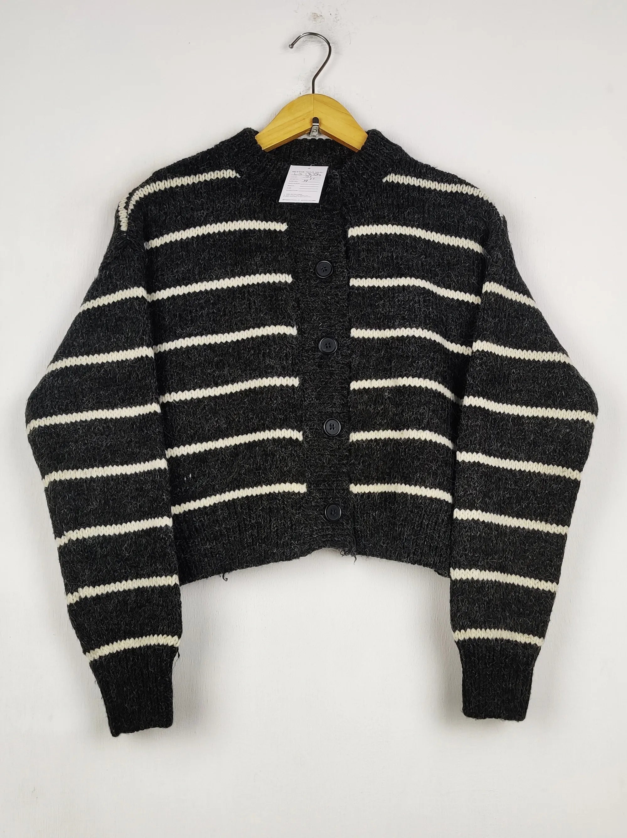 Buy online pre-used pre-loved 100% authentic & Original branded Unknown Brand (LS-18334) available in Pakistan. Top international brands avilable.