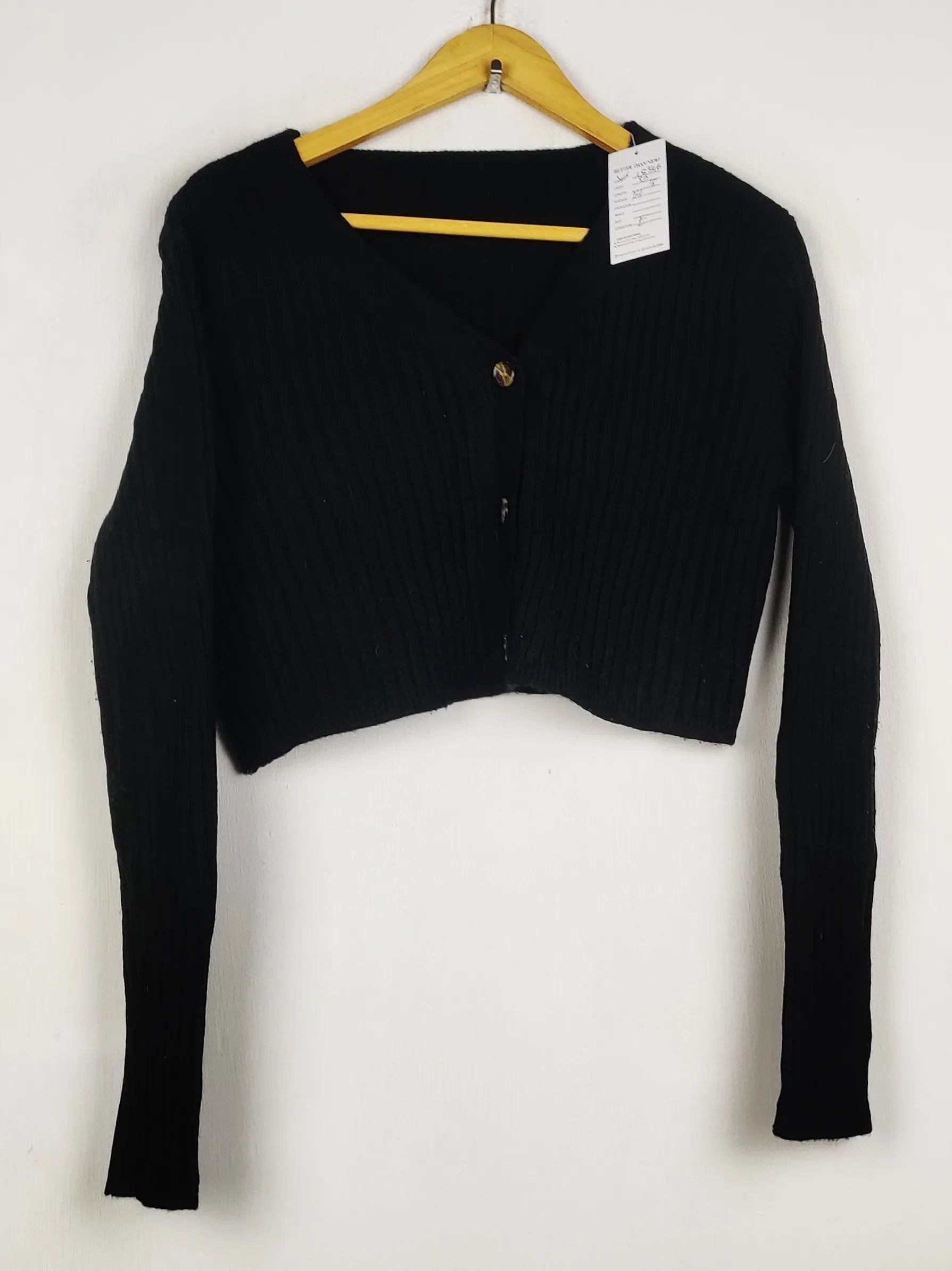 Buy online pre-used pre-loved 100% authentic & Original branded Unknown Brand (LS-18346) available in Pakistan. Top international brands avilable.