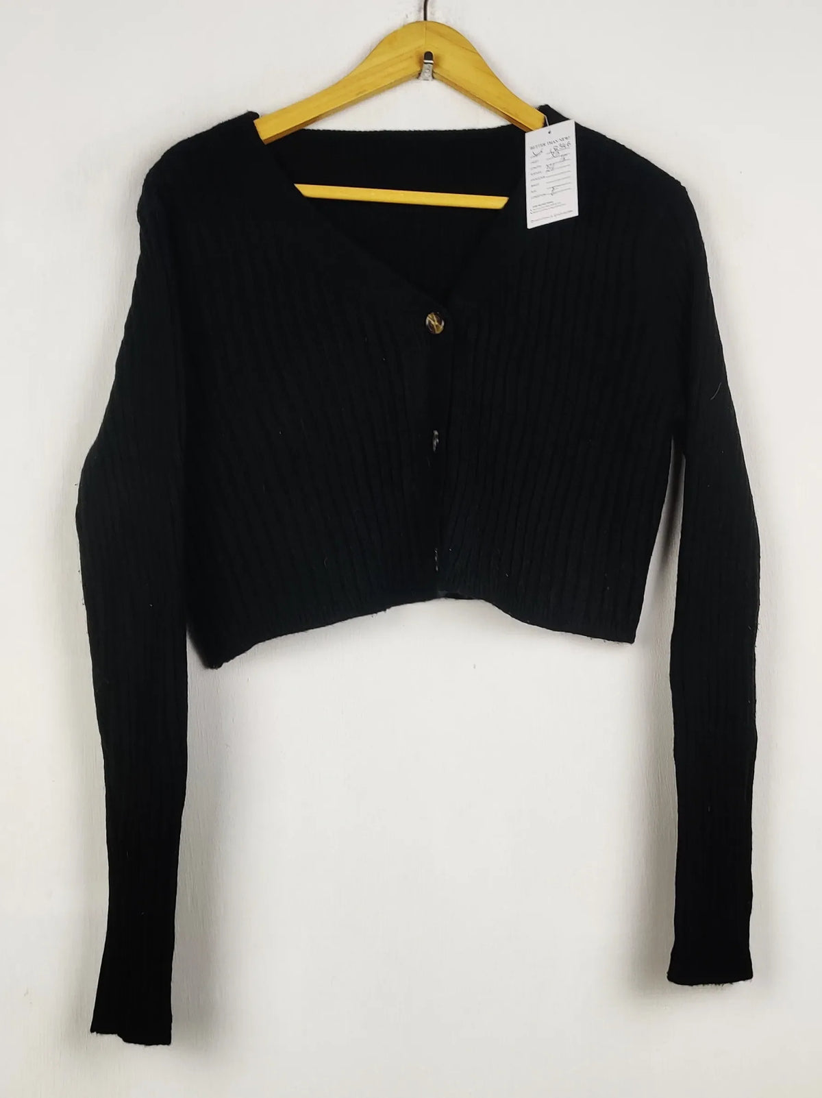 Buy online pre-used pre-loved 100% authentic & Original branded Unknown Brand (LS-18346) available in Pakistan. Top international brands avilable.
