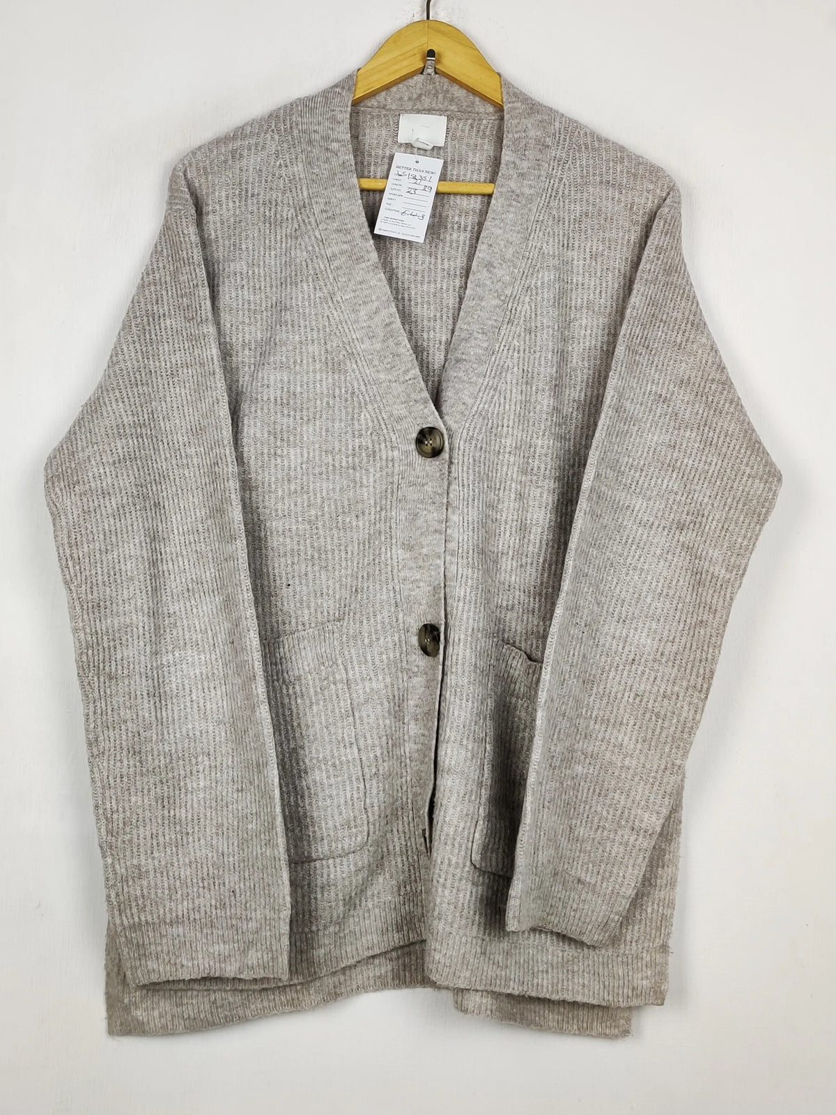 Buy online pre-used pre-loved 100% authentic & Original branded H&M (LS-18351) available in Pakistan. Top international brands avilable.