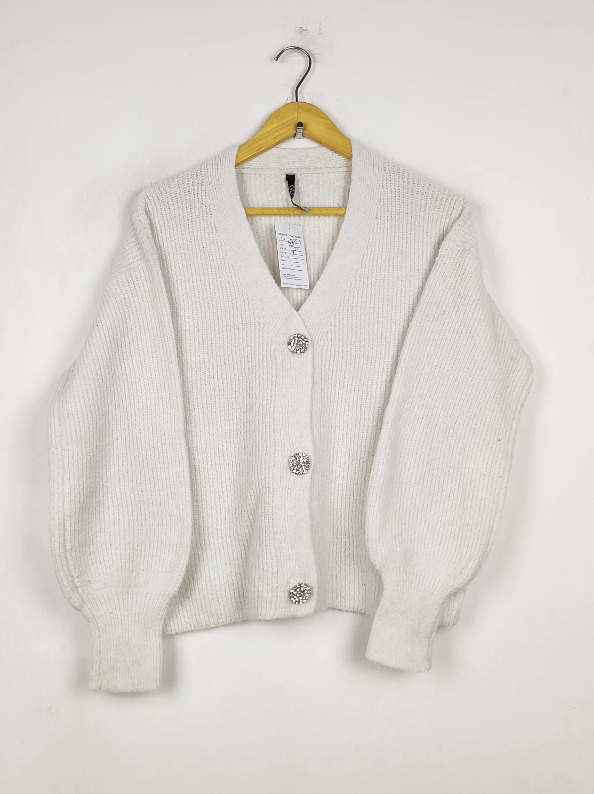 Buy online pre-used pre-loved 100% authentic & Original branded Gd (LS-18353) available in Pakistan. Top international brands avilable.