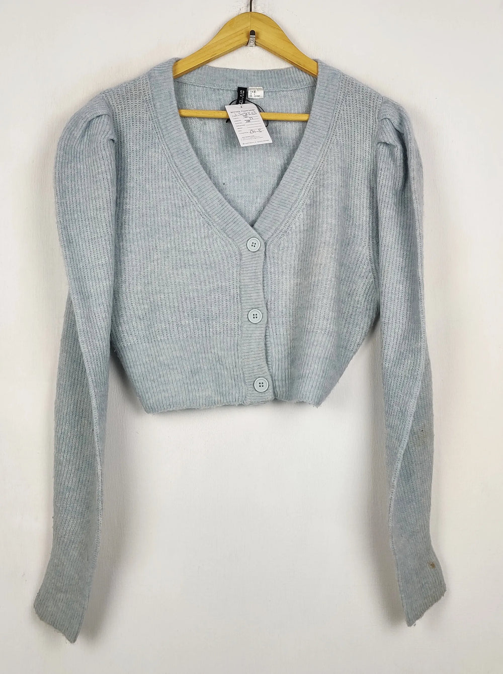 Buy online pre-used pre-loved 100% authentic & Original branded H&M (LS-18363) available in Pakistan. Top international brands avilable.