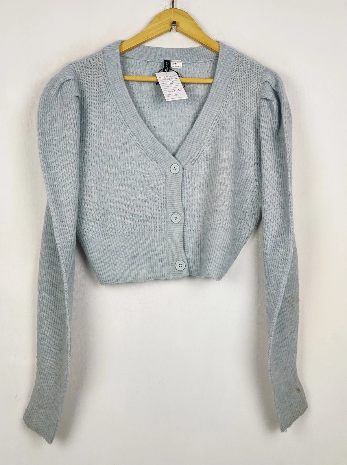Buy online pre-used pre-loved 100% authentic & Original branded H&M (LS-18363) available in Pakistan. Top international brands avilable.