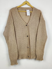 Buy online pre-used pre-loved 100% authentic & Original branded Unknown Brand (LS-18368) available in Pakistan. Top international brands avilable.