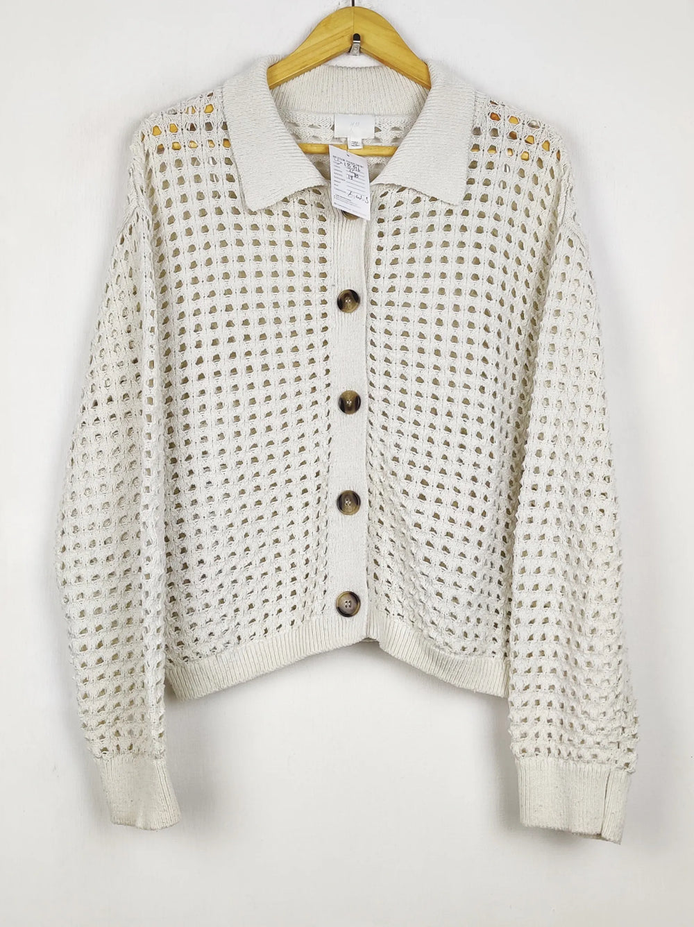 Buy online pre-used pre-loved 100% authentic & Original branded H&M (LS-18396) available in Pakistan. Top international brands avilable.