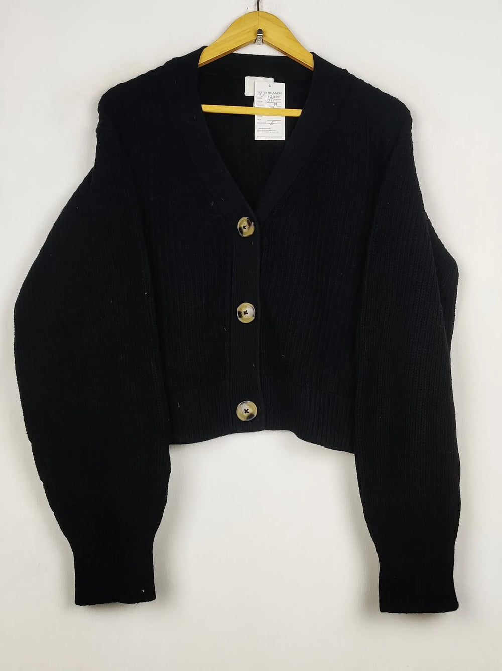 Buy online pre-used pre-loved 100% authentic & Original branded H&M (LS-18400) available in Pakistan. Top international brands avilable.