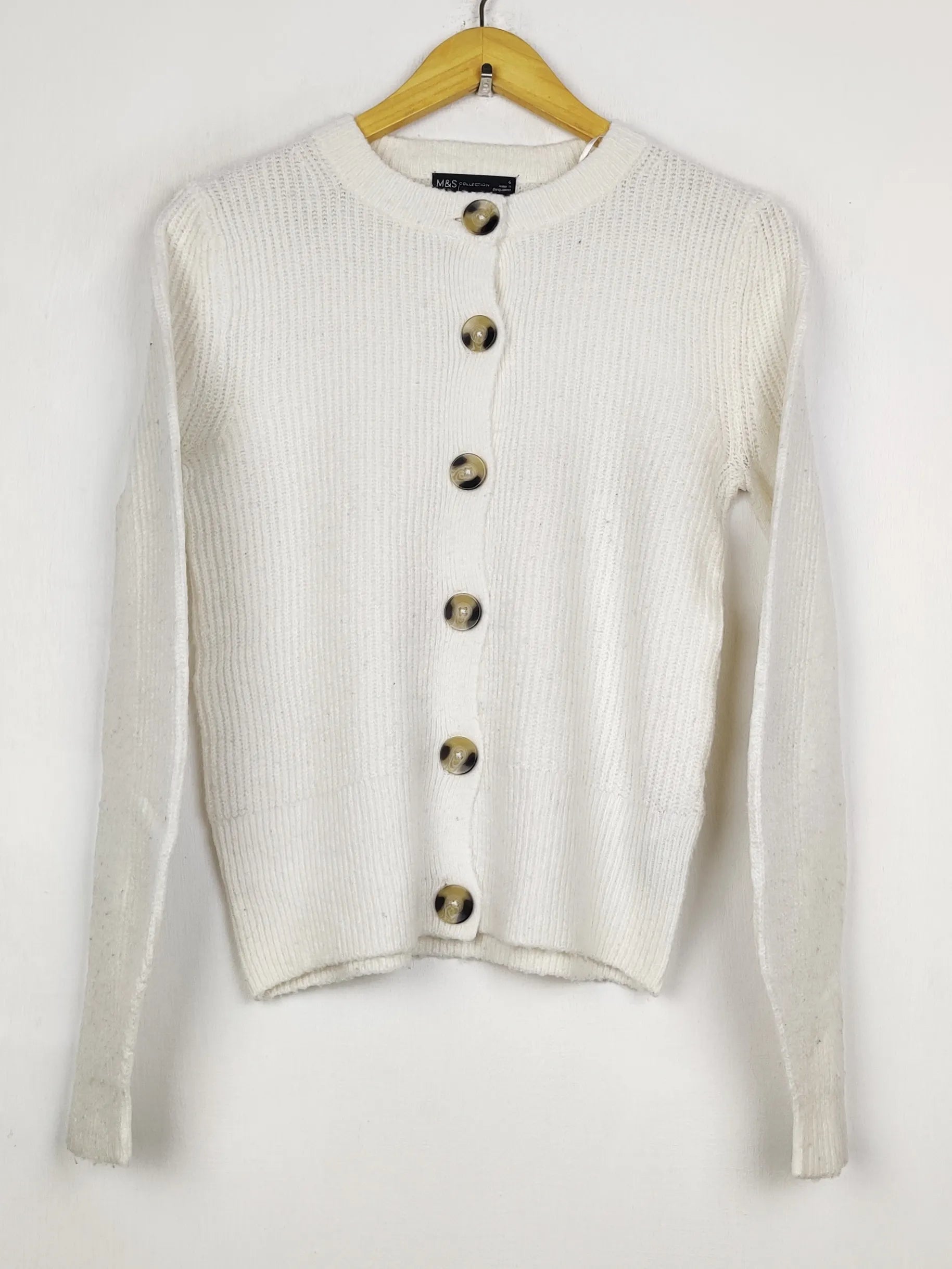 Buy online pre-used pre-loved 100% authentic & Original branded Marks & Spencer (LS-18407) available in Pakistan. Top international brands avilable.