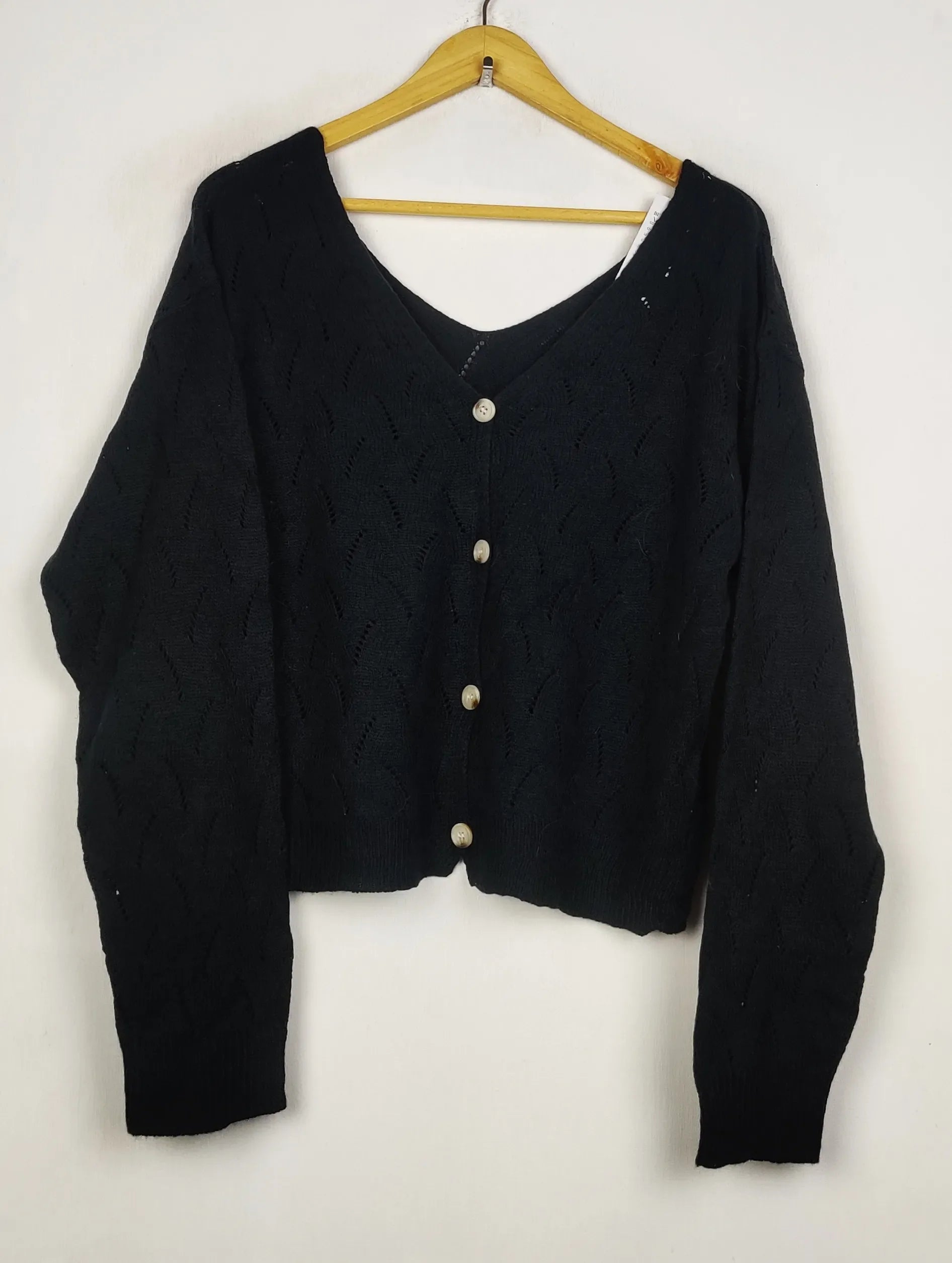 Buy online pre-used pre-loved 100% authentic & Original branded Unknown Brand (LS-18408) available in Pakistan. Top international brands avilable.