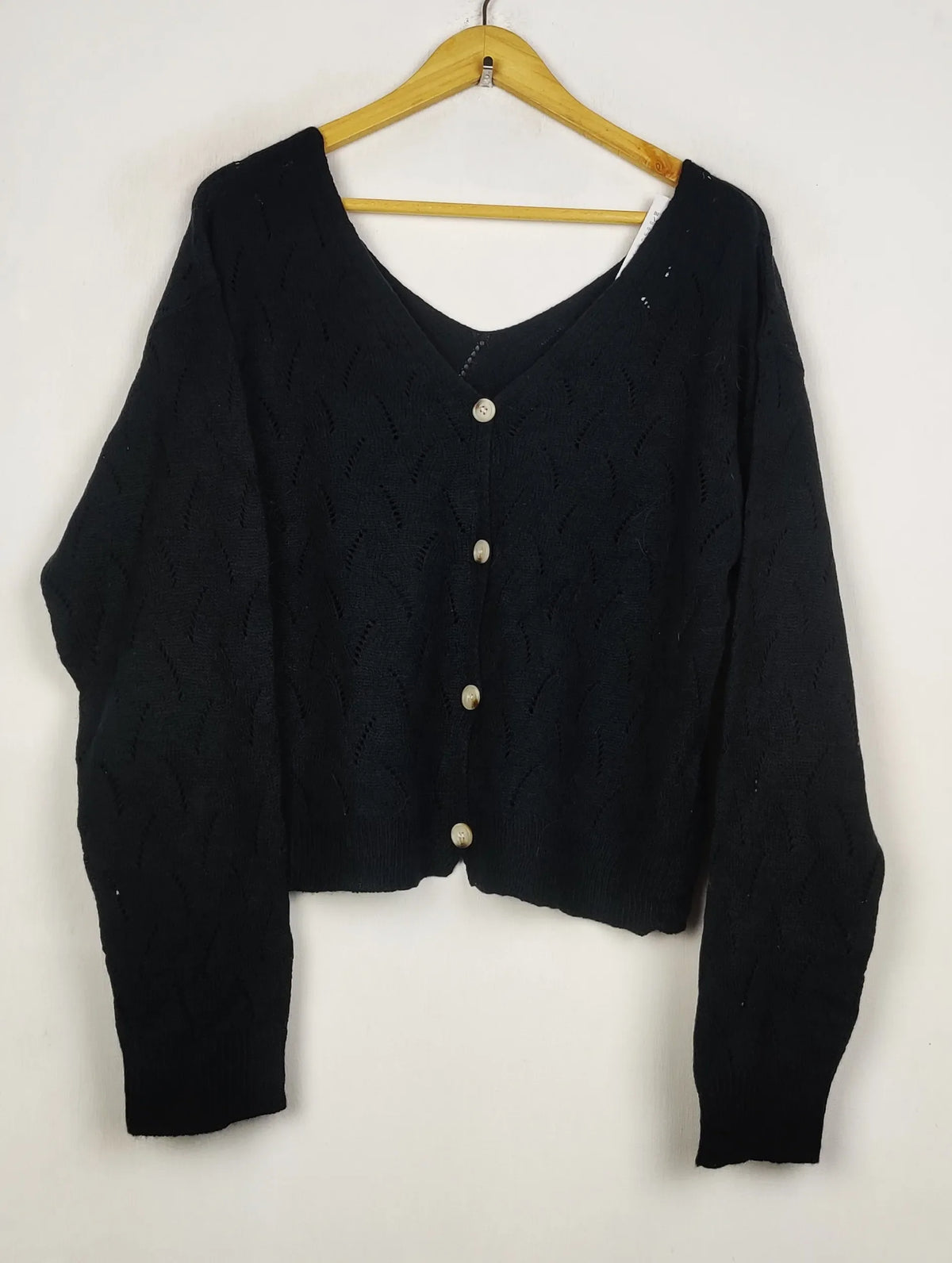 Buy online pre-used pre-loved 100% authentic & Original branded Unknown Brand (LS-18408) available in Pakistan. Top international brands avilable.