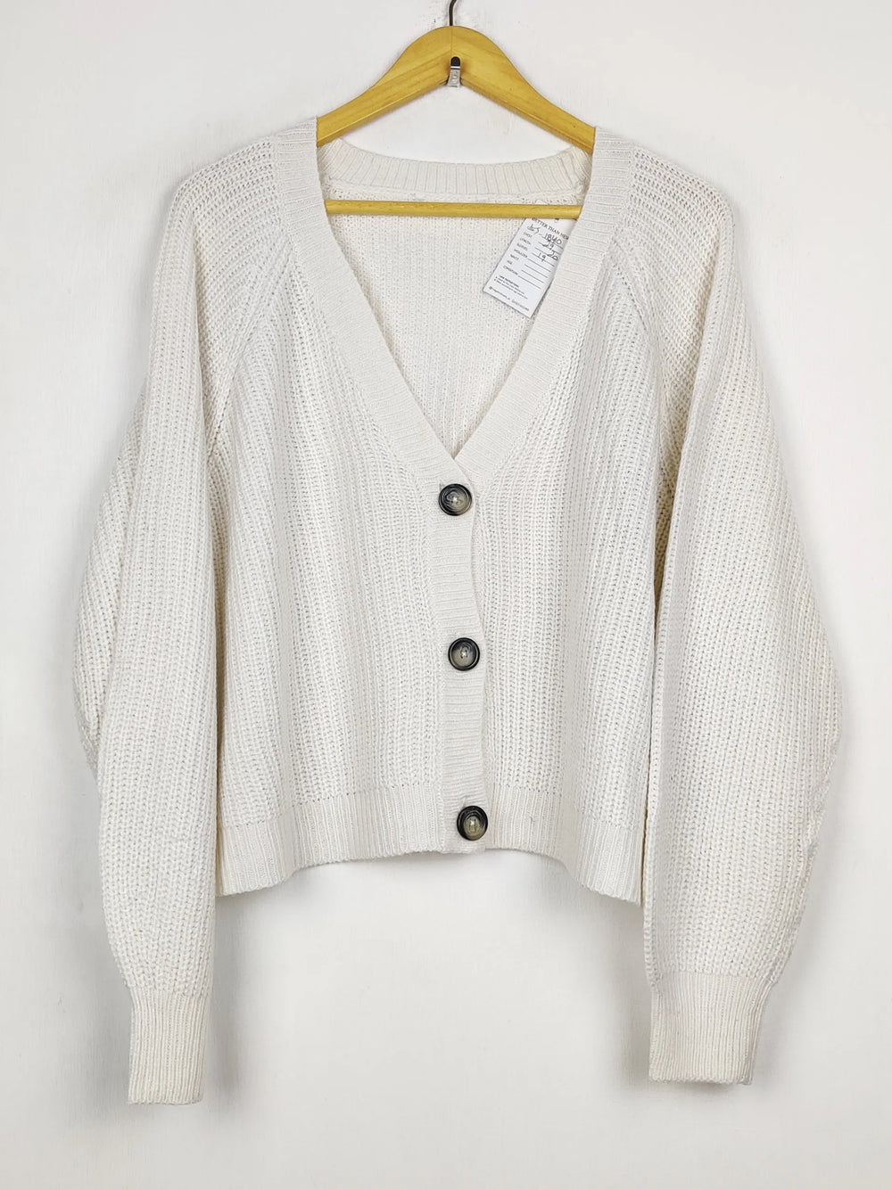 Buy online pre-used pre-loved 100% authentic & Original branded Unknown Brand (LS-18410) available in Pakistan. Top international brands avilable.
