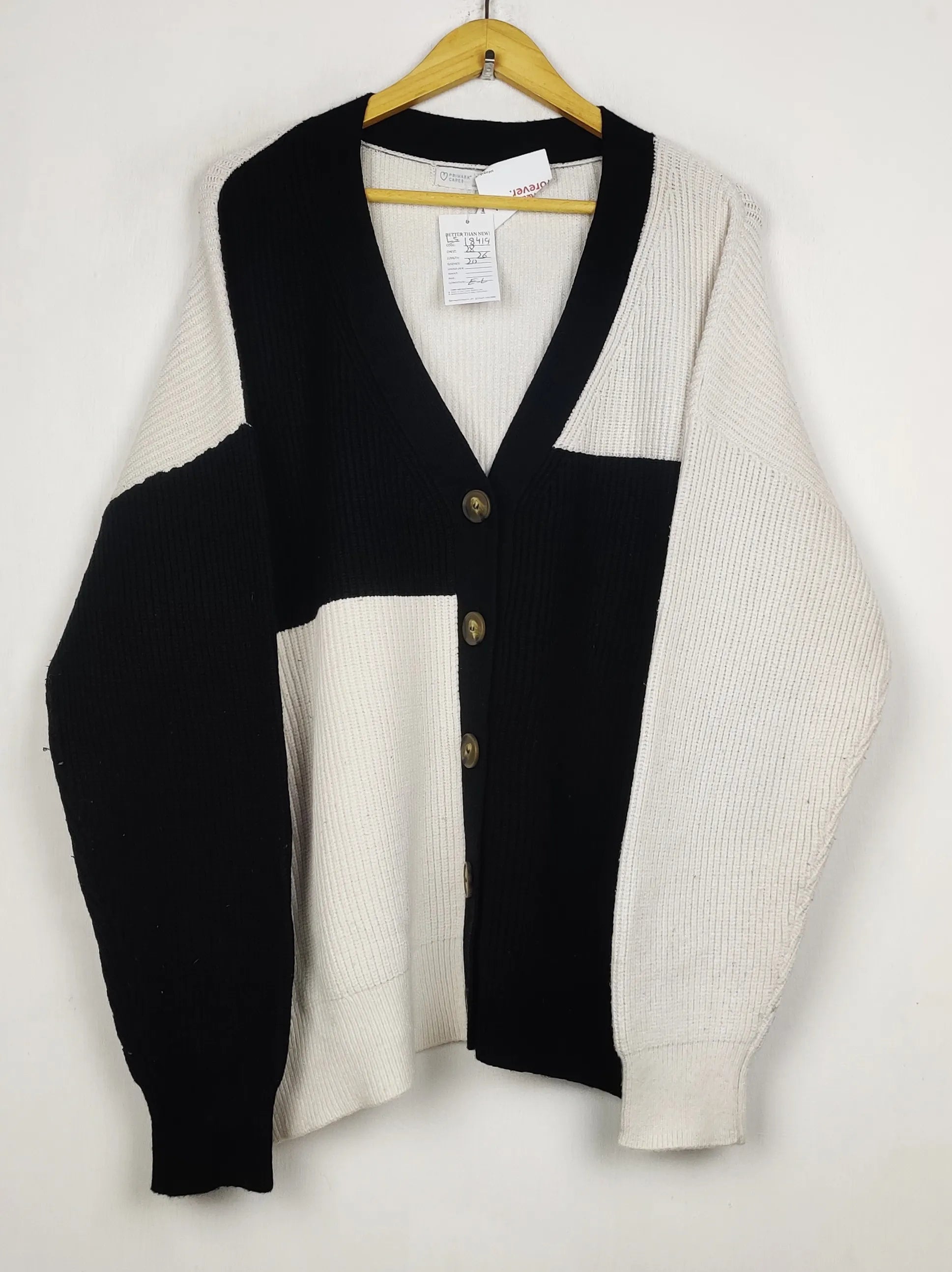 Buy online pre-used pre-loved 100% authentic & Original branded Primark (LS-18419) available in Pakistan. Top international brands avilable.