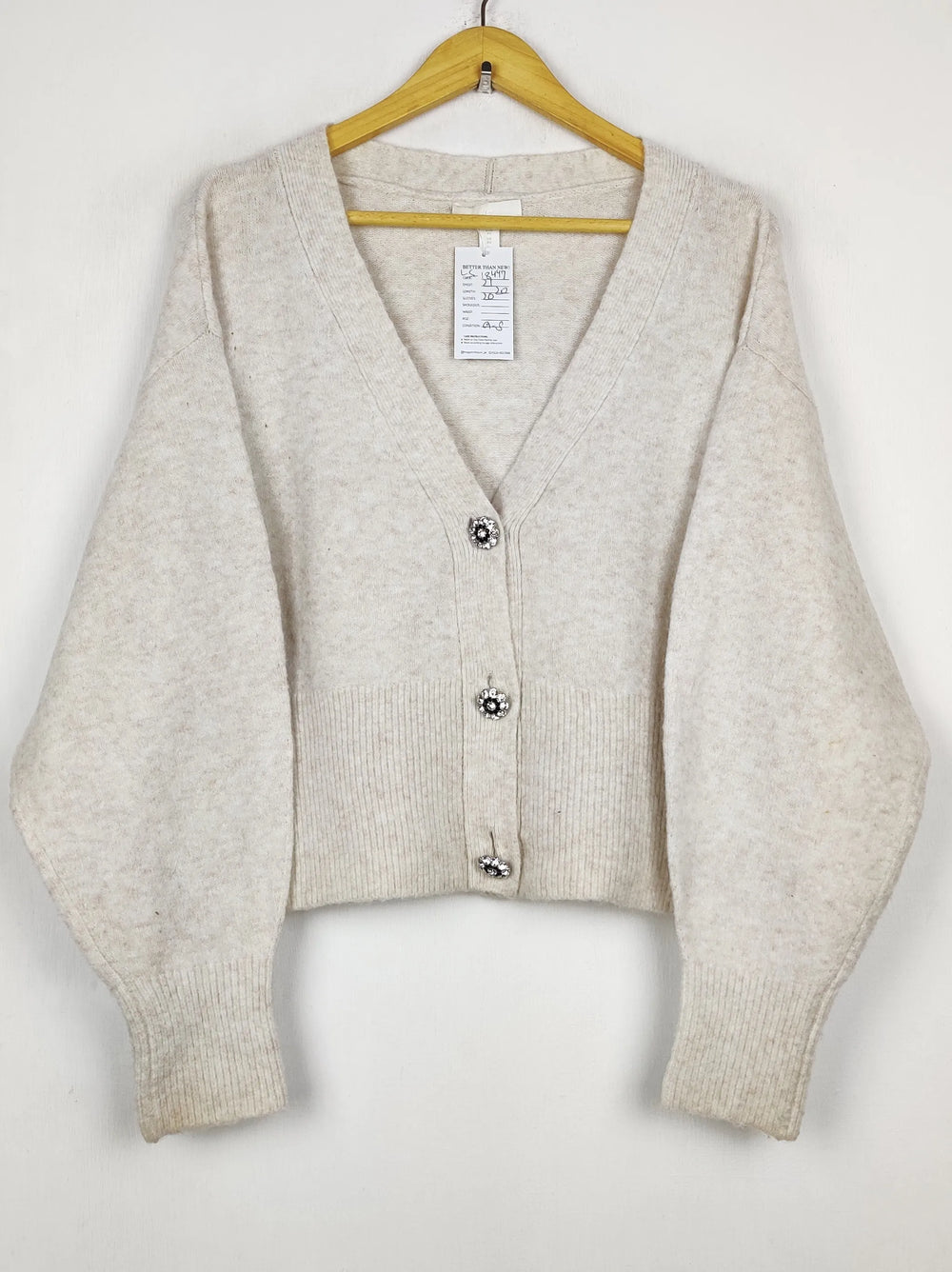 Buy online pre-used pre-loved 100% authentic & Original branded H&M (LS-18447) available in Pakistan. Top international brands avilable.