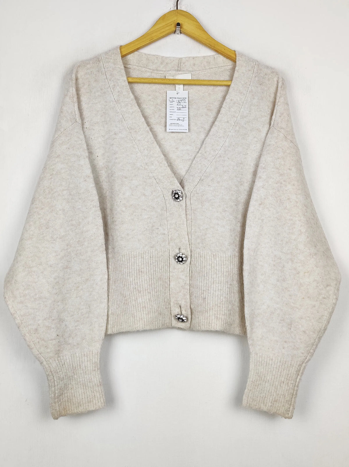 Buy online pre-used pre-loved 100% authentic & Original branded H&M (LS-18447) available in Pakistan. Top international brands avilable.