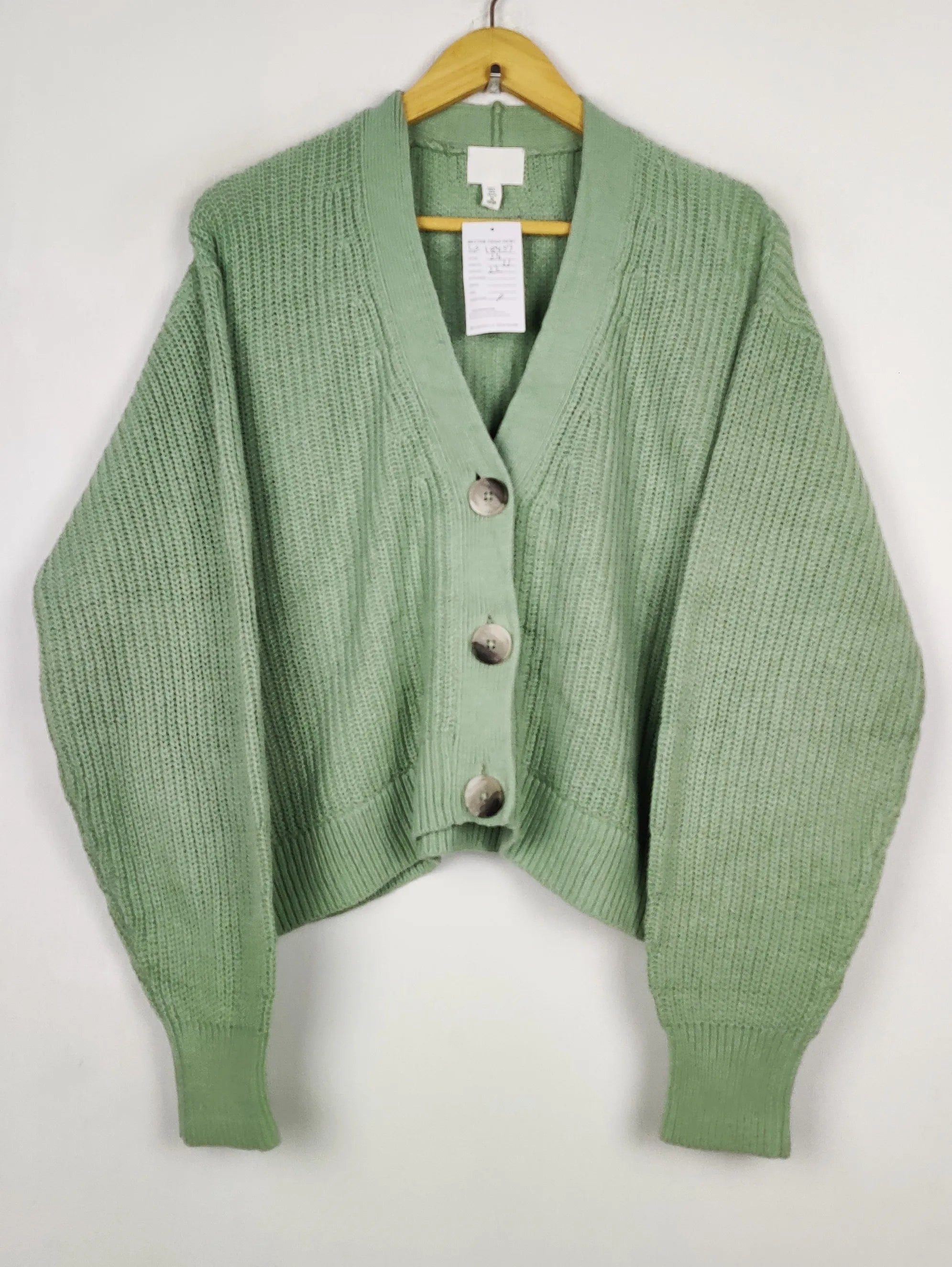 Buy online pre-used pre-loved 100% authentic & Original branded H&M (LS-18457) available in Pakistan. Top international brands avilable.