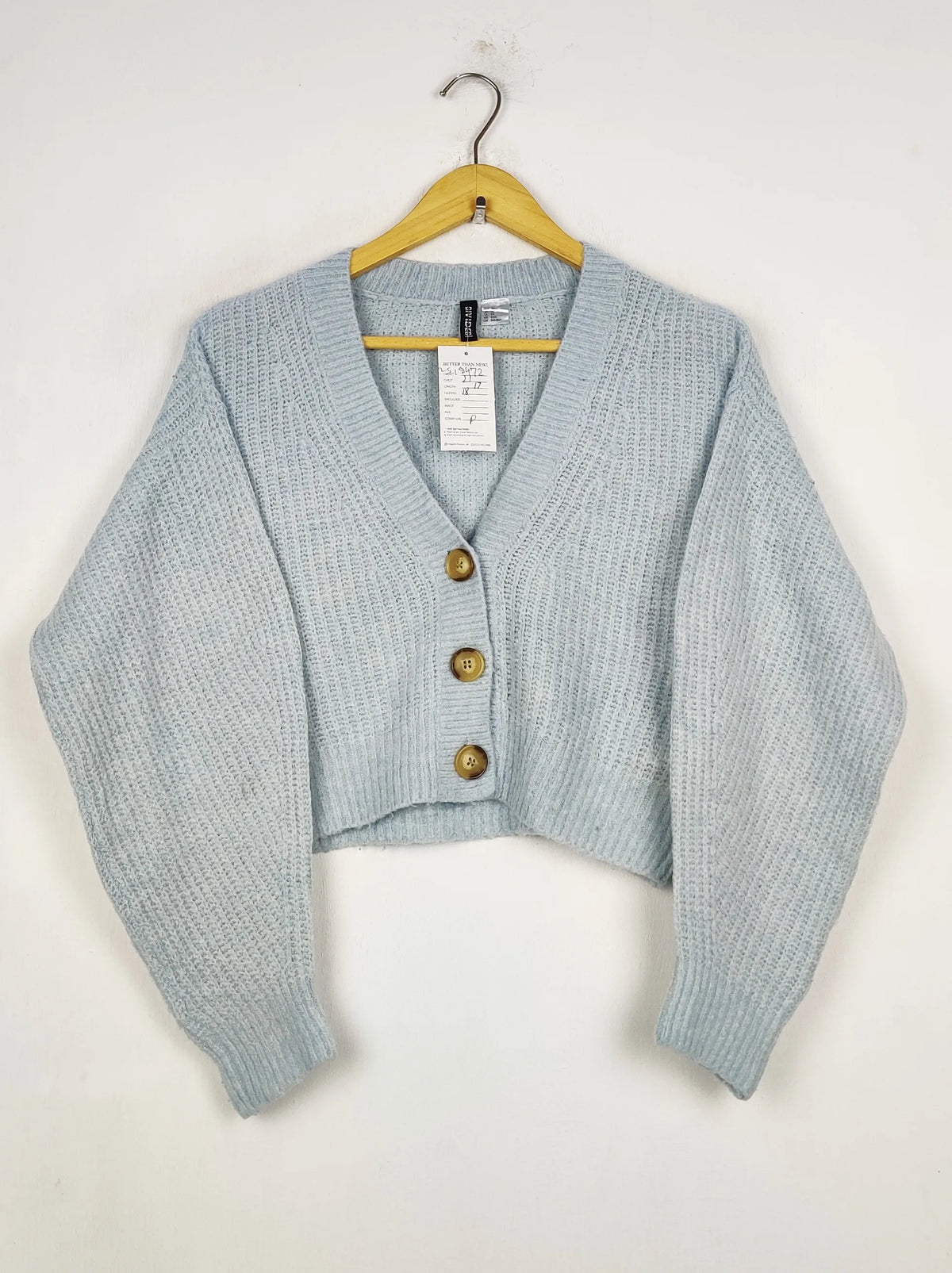 Buy online pre-used pre-loved 100% authentic & Original branded H&M (LS-18472) available in Pakistan. Top international brands avilable.