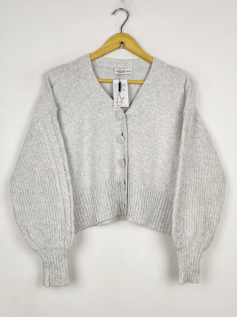 Buy online pre-used pre-loved 100% authentic & Original branded Gallery (LS-18484) available in Pakistan. Top international brands avilable.