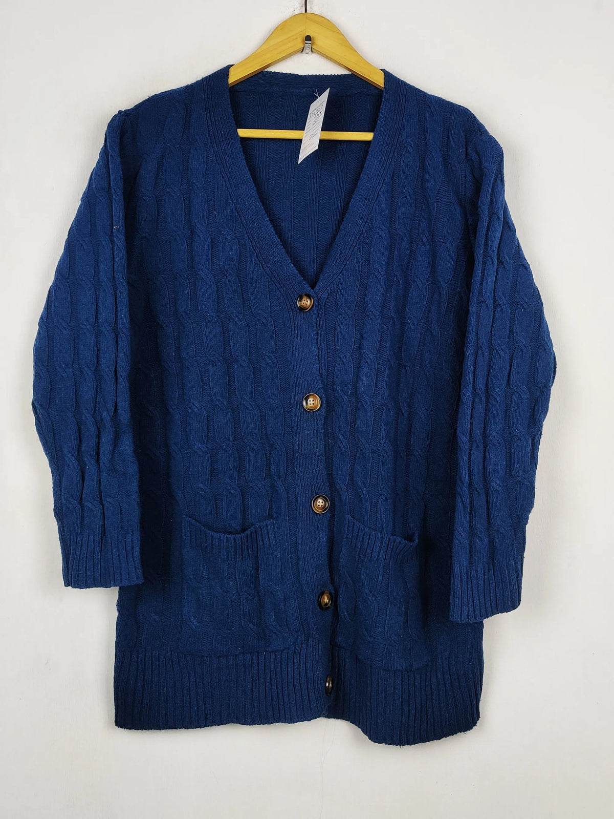 Buy online pre-used pre-loved 100% authentic & Original branded Unknown Brand (LS-18515) available in Pakistan. Top international brands avilable.