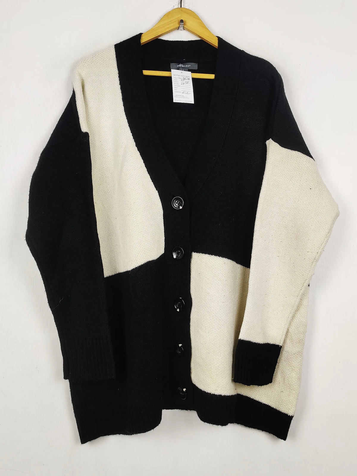 Buy online pre-used pre-loved 100% authentic & Original branded Primark (LS-18528) available in Pakistan. Top international brands avilable.