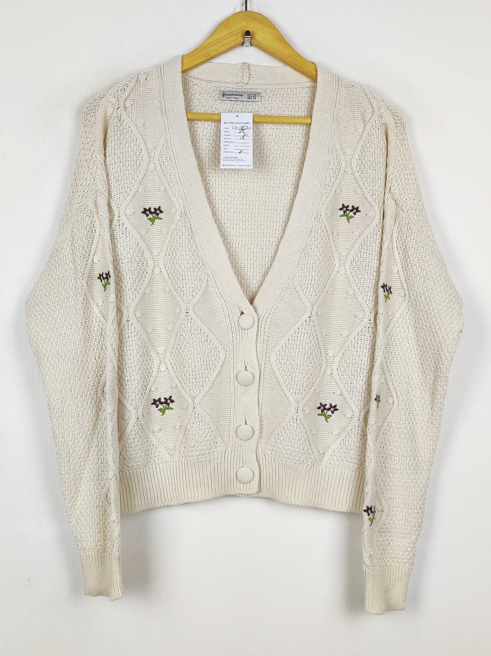 Buy online pre-used pre-loved 100% authentic & Original branded Stradivarius (LS-18530) available in Pakistan. Top international brands avilable.