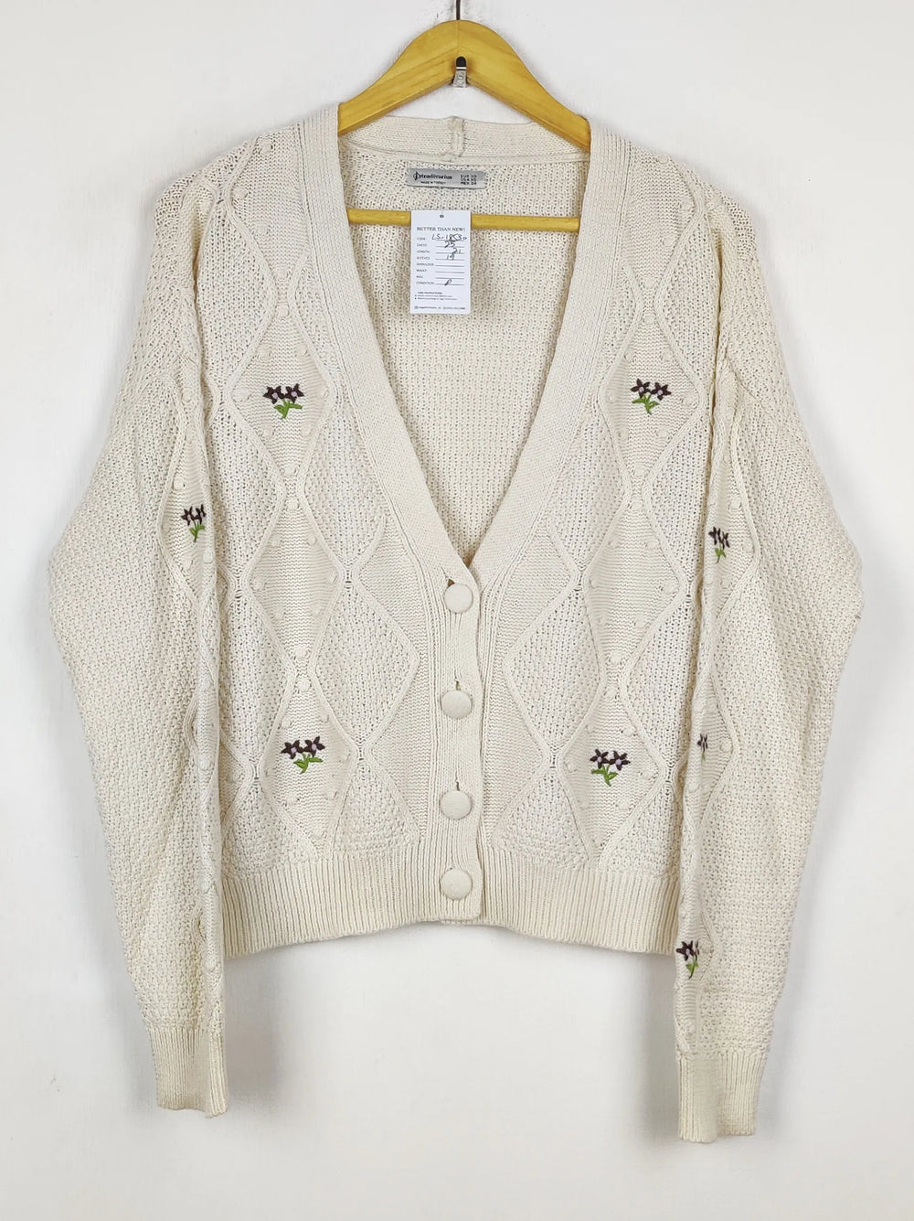 Buy online pre-used pre-loved 100% authentic & Original branded Stradivarius (LS-18530) available in Pakistan. Top international brands avilable.
