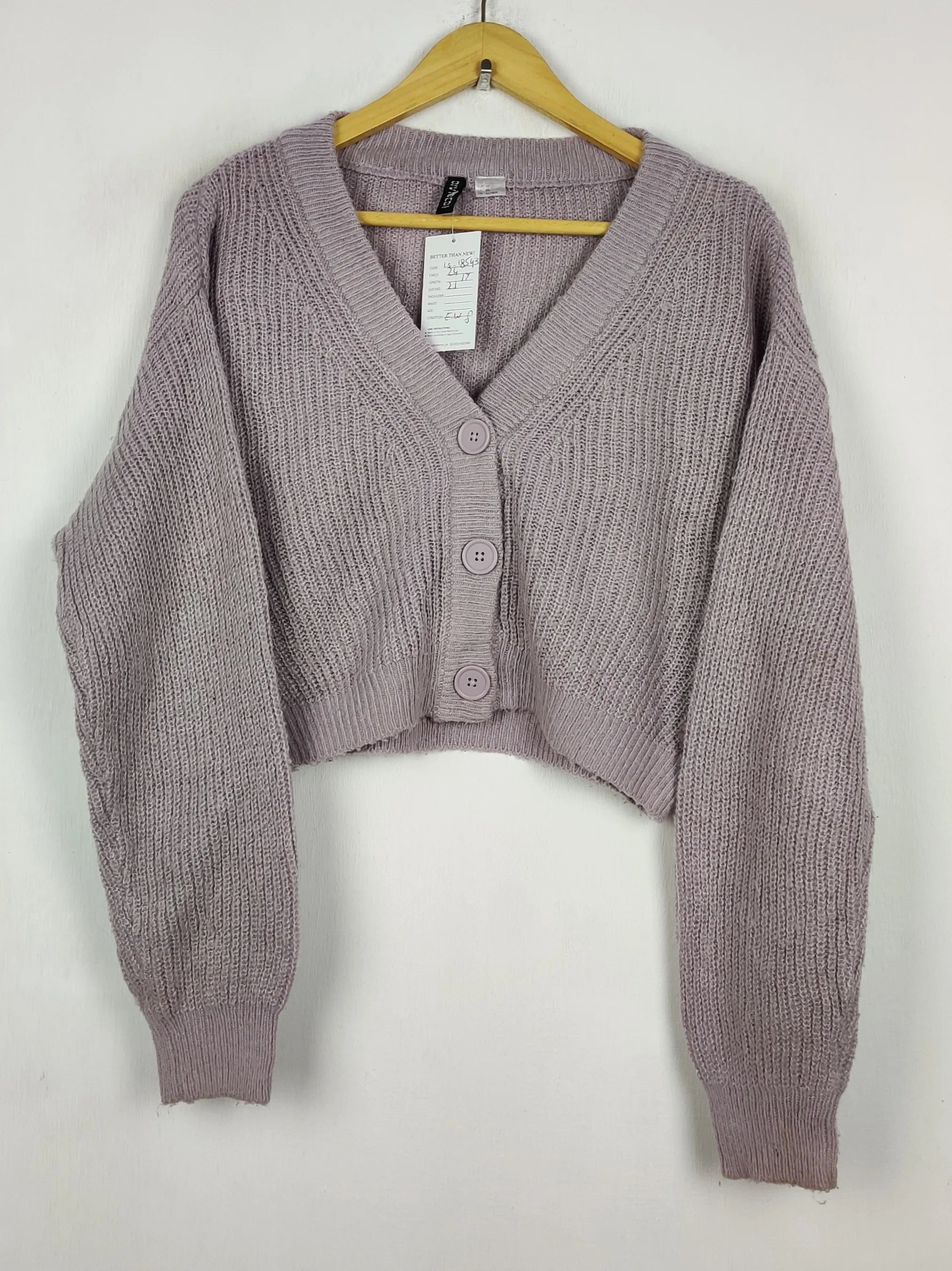 Buy online pre-used pre-loved 100% authentic & Original branded H&M (LS-18543) available in Pakistan. Top international brands avilable.