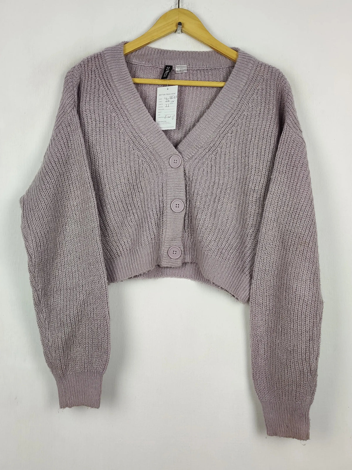 Buy online pre-used pre-loved 100% authentic & Original branded H&M (LS-18543) available in Pakistan. Top international brands avilable.