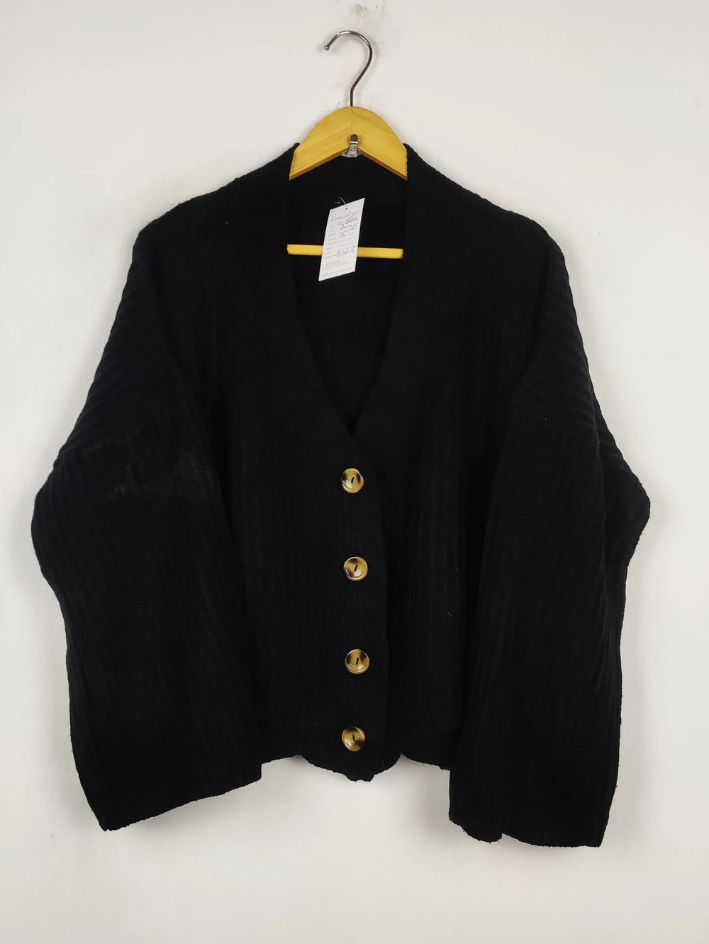 Buy online pre-used pre-loved 100% authentic & Original branded Unknown Brand (LS-18556) available in Pakistan. Top international brands avilable.