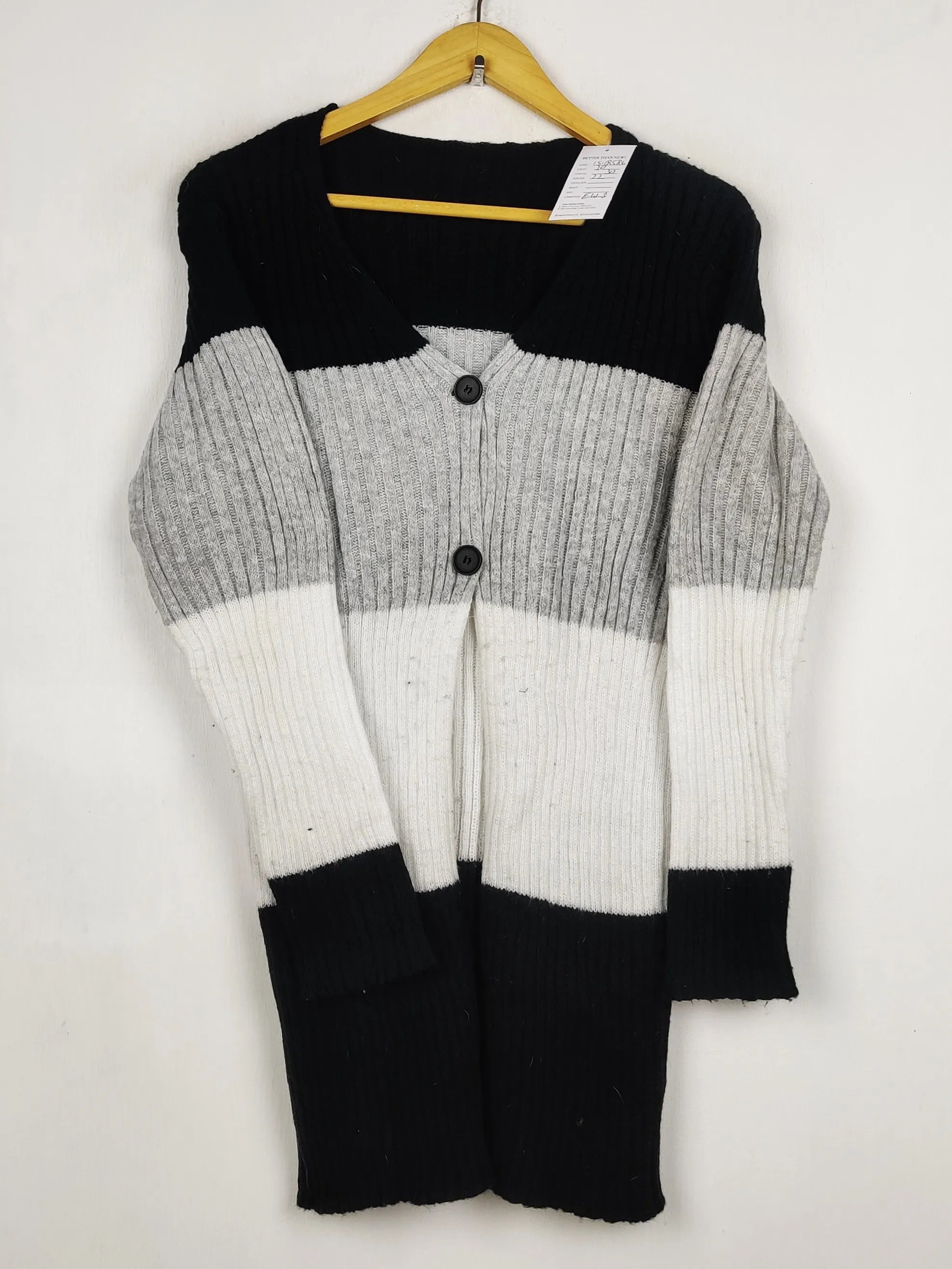 Buy online pre-used pre-loved 100% authentic & Original branded Unknown Brand (LS-18586) available in Pakistan. Top international brands avilable.