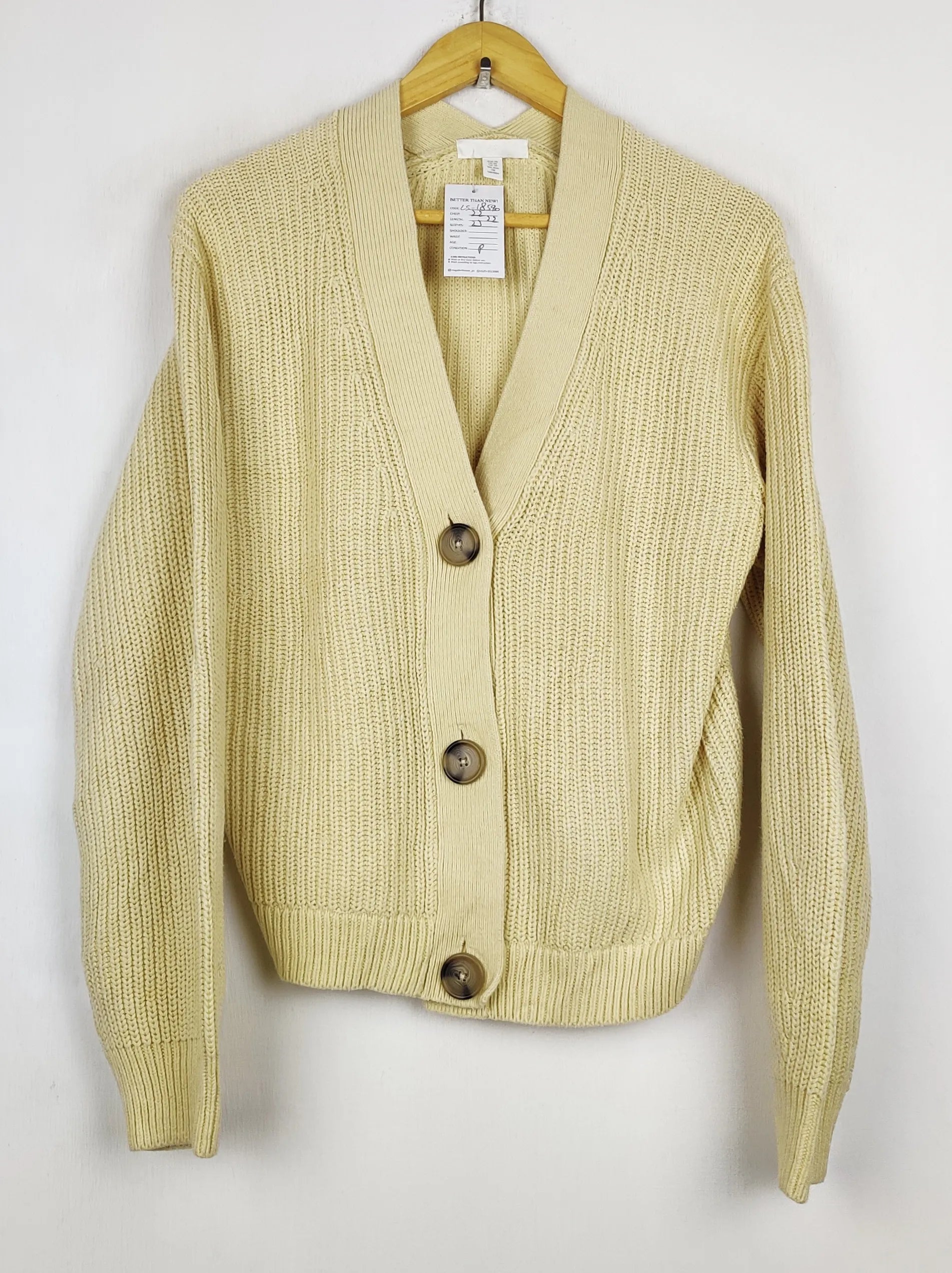 Buy online pre-used pre-loved 100% authentic & Original branded H&M (LS-18590) available in Pakistan. Top international brands avilable.