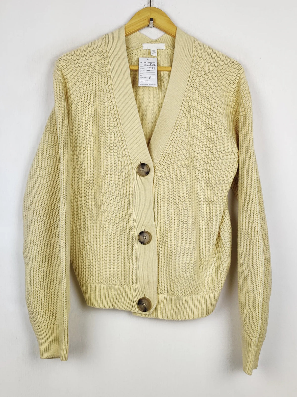 Buy online pre-used pre-loved 100% authentic & Original branded H&M (LS-18590) available in Pakistan. Top international brands avilable.