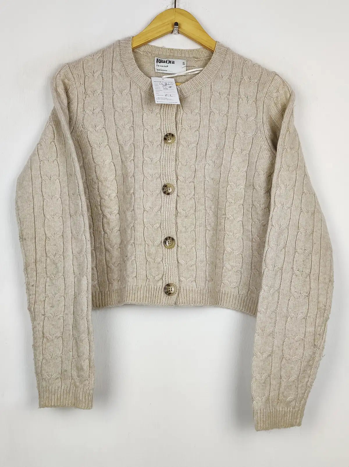Buy online pre-used pre-loved 100% authentic & Original branded Primark (LS-18615) available in Pakistan. Top international brands avilable.