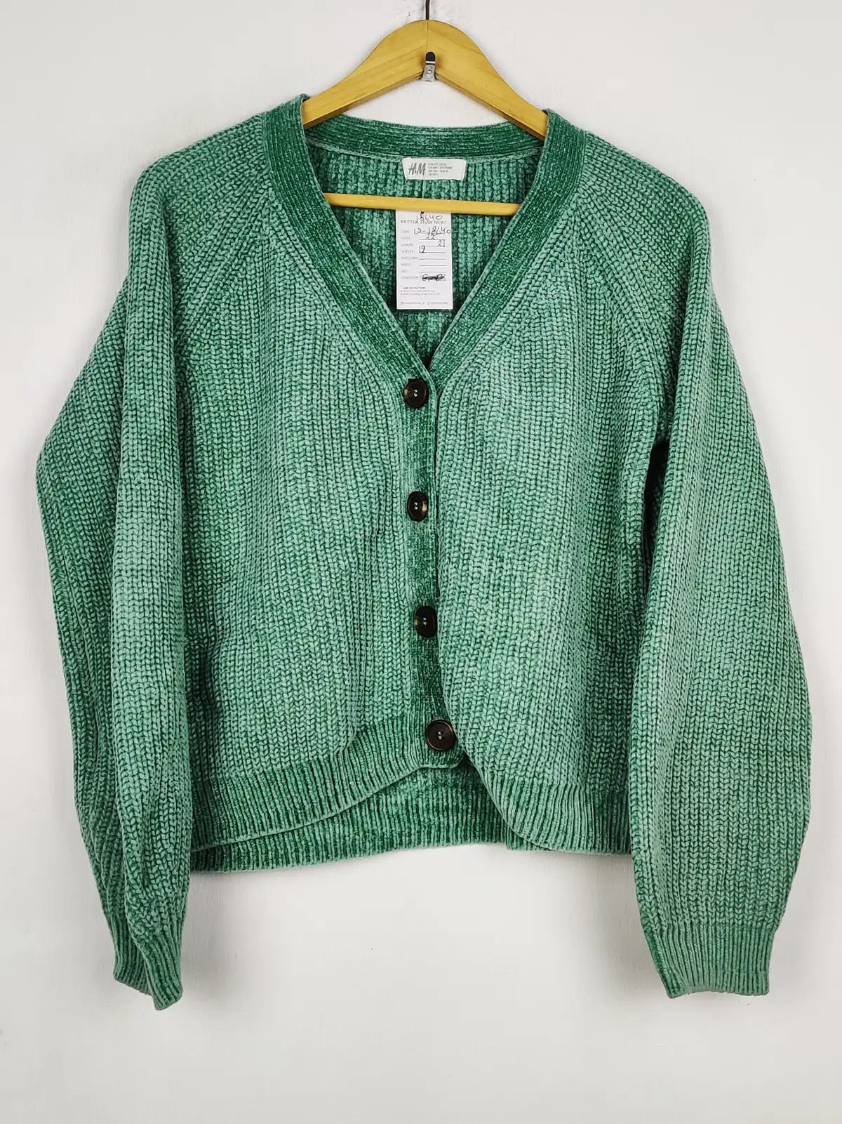 Buy online pre-used pre-loved 100% authentic & Original branded H&M (LS-18640) available in Pakistan. Top international brands avilable.