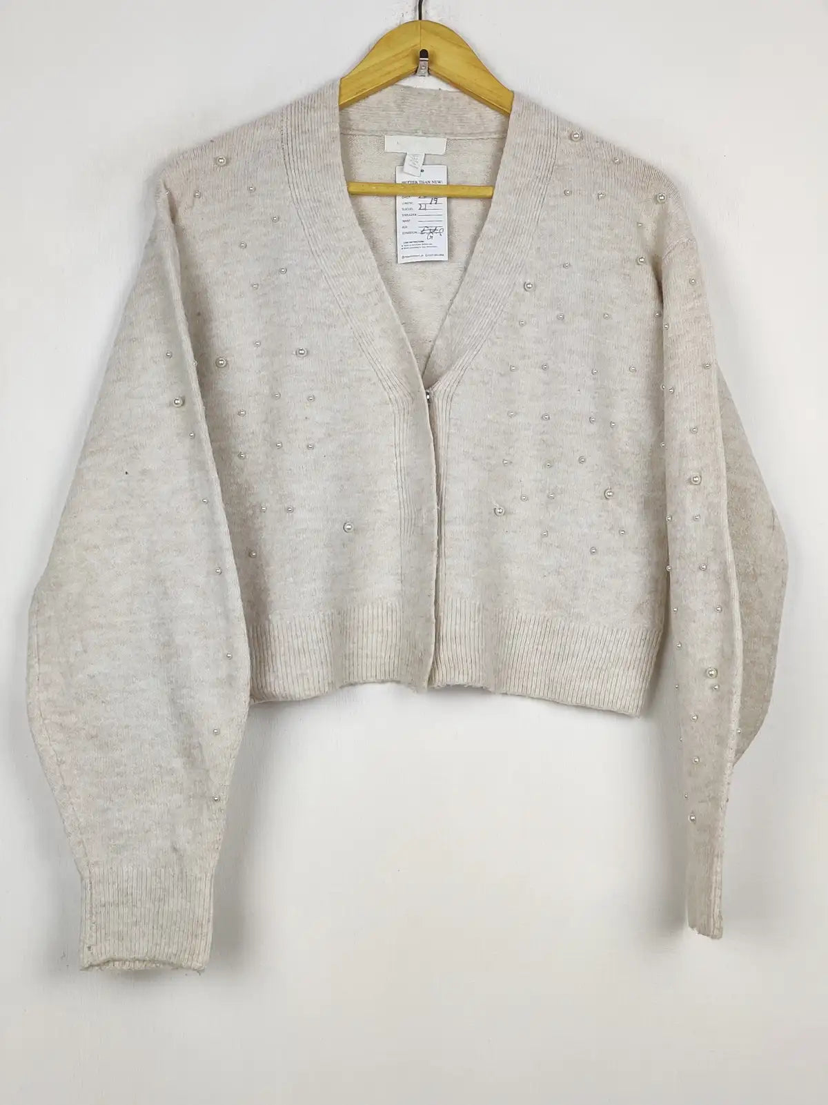 Buy online pre-used pre-loved 100% authentic & Original branded H&M (LS-18689) available in Pakistan. Top international brands avilable.