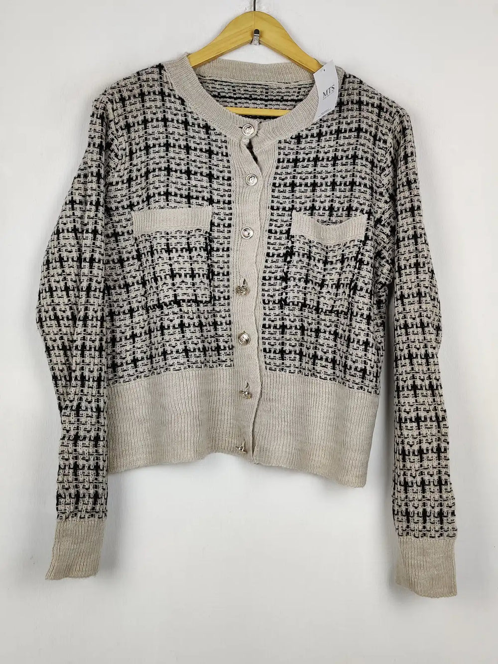 Buy online pre-used pre-loved 100% authentic & Original branded Unknown Brand (LS-18745) available in Pakistan. Top international brands avilable.