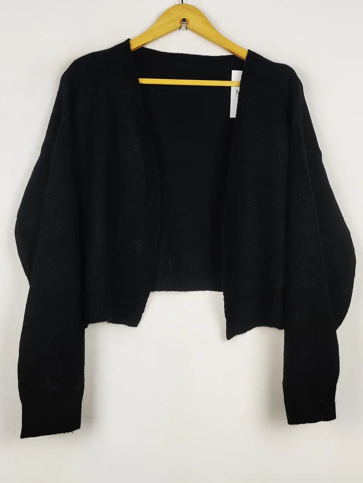 Buy online pre-used pre-loved 100% authentic & Original branded Unknown Brand (LS-18753) available in Pakistan. Top international brands avilable.