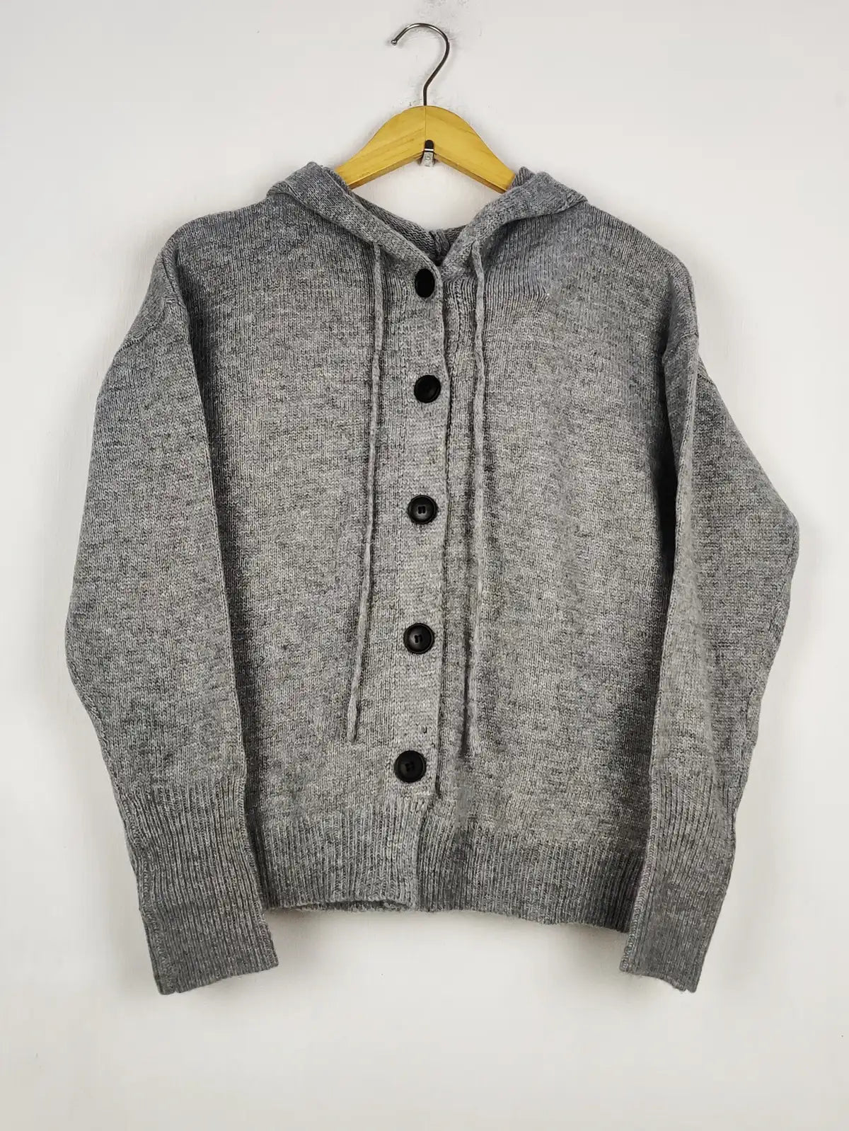 Buy online pre-used pre-loved 100% authentic & Original branded Unknown Brand (LS-18755) available in Pakistan. Top international brands avilable.