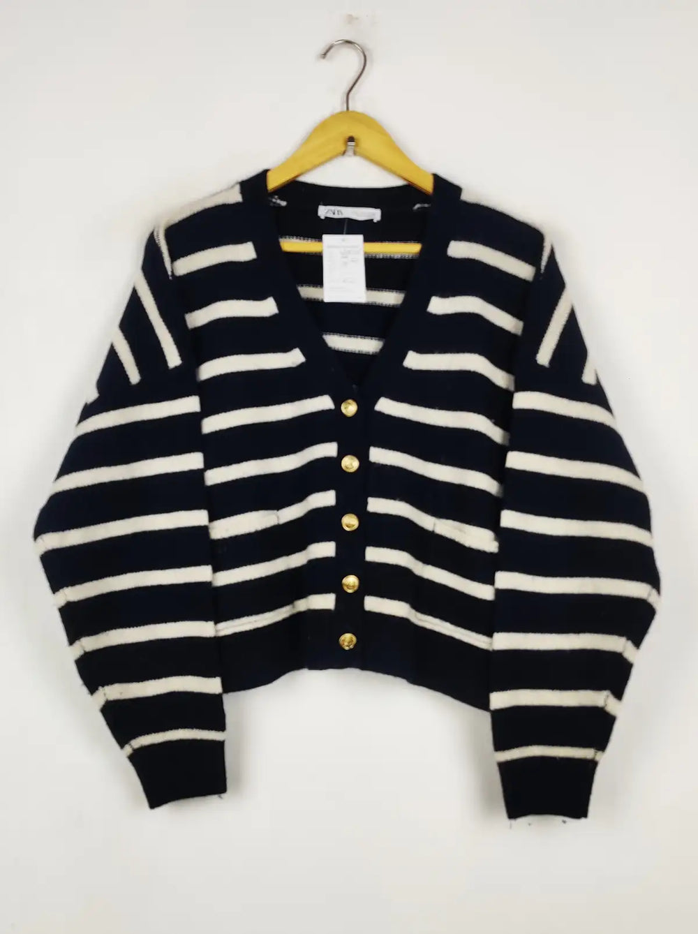 Buy online pre-used pre-loved 100% authentic & Original branded Zara (LS-18775) available in Pakistan. Top international brands avilable.