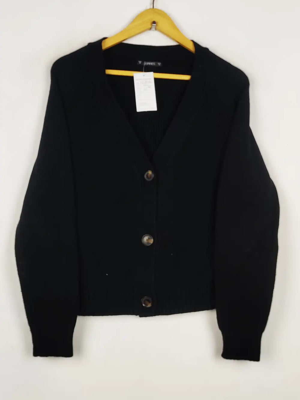 Buy online pre-used pre-loved 100% authentic & Original branded Dunnes Stores (LS-18780) available in Pakistan. Top international brands avilable.