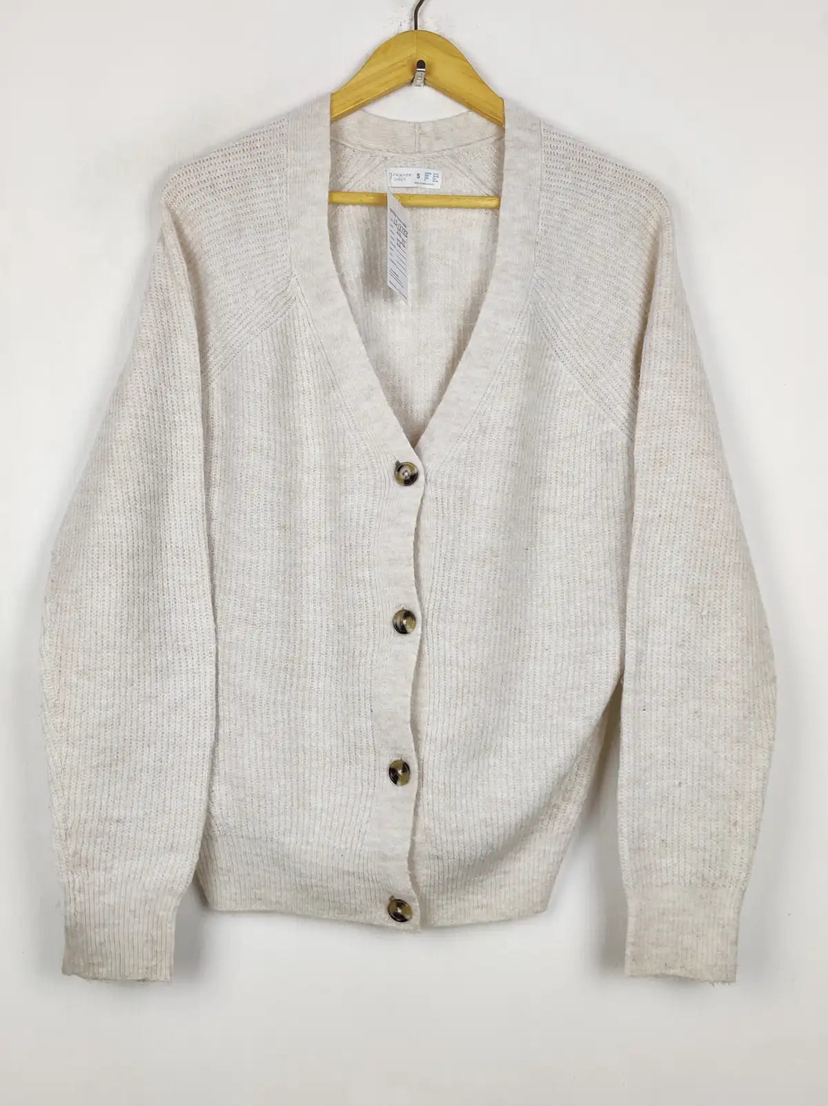 Buy online pre-used pre-loved 100% authentic & Original branded Primark (LS-18783) available in Pakistan. Top international brands avilable.