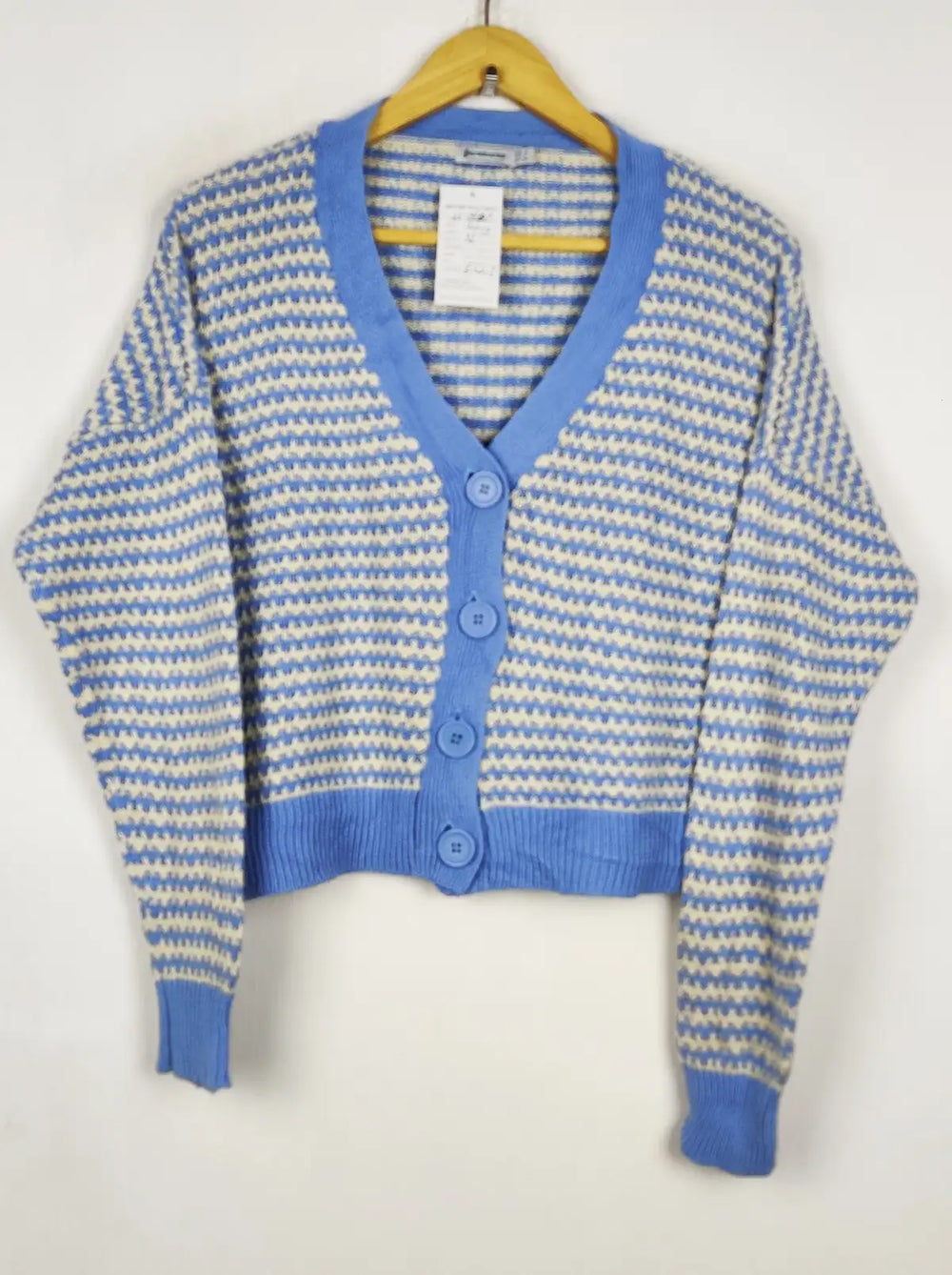 Buy online pre-used pre-loved 100% authentic & Original branded Stradivarius (LS-18807) available in Pakistan. Top international brands avilable.