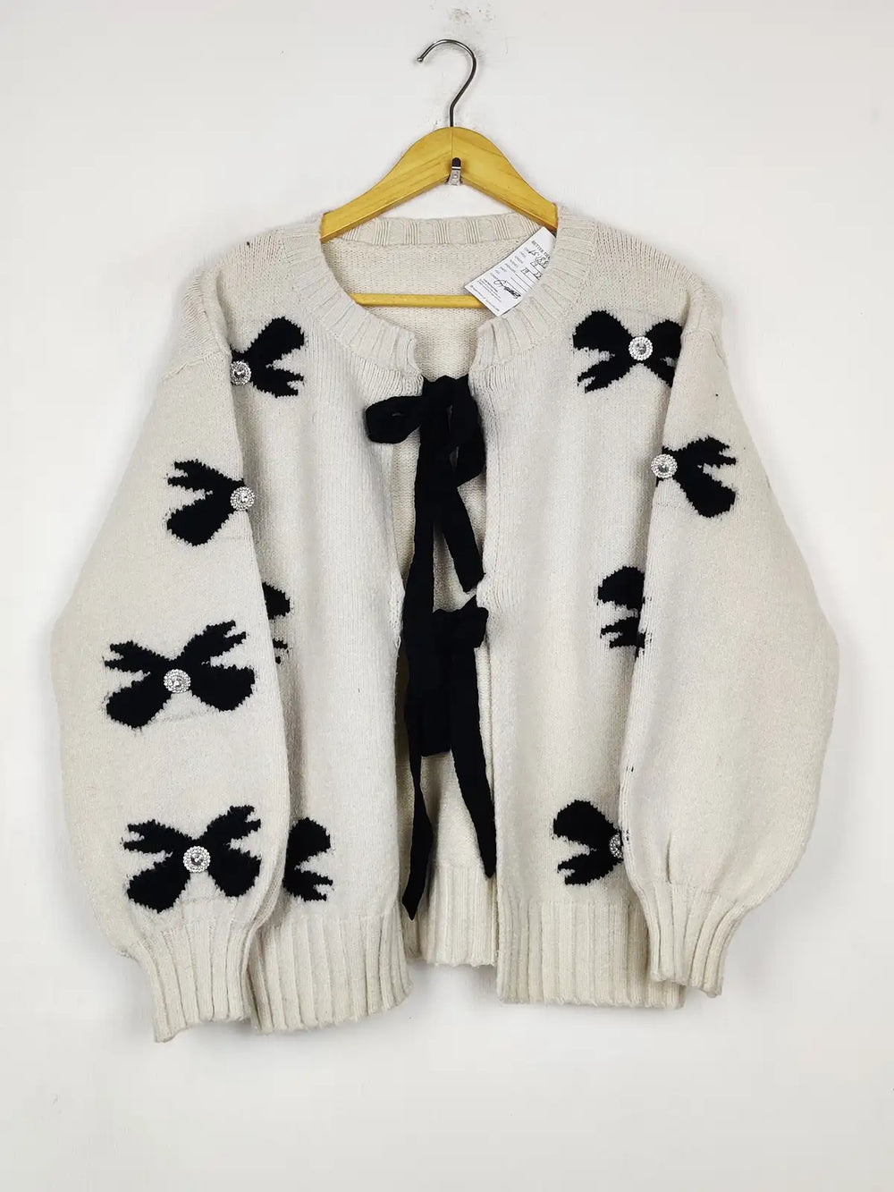 Buy online pre-used pre-loved 100% authentic & Original branded Unknown Brand (LS-18834) available in Pakistan. Top international brands avilable.