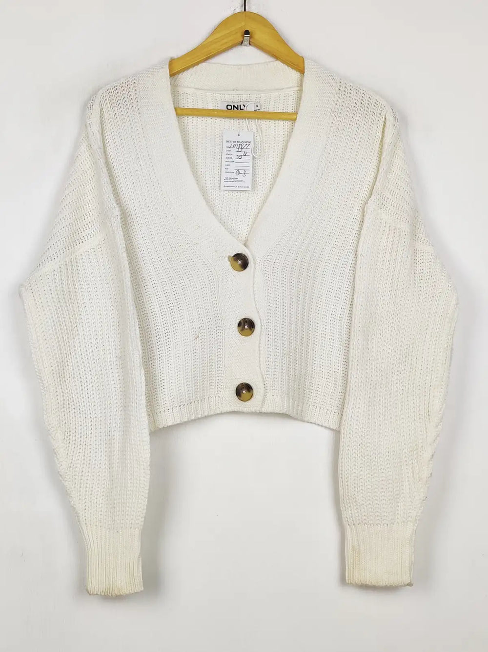 Buy online pre-used pre-loved 100% authentic & Original branded Only (LS-18877) available in Pakistan. Top international brands avilable.